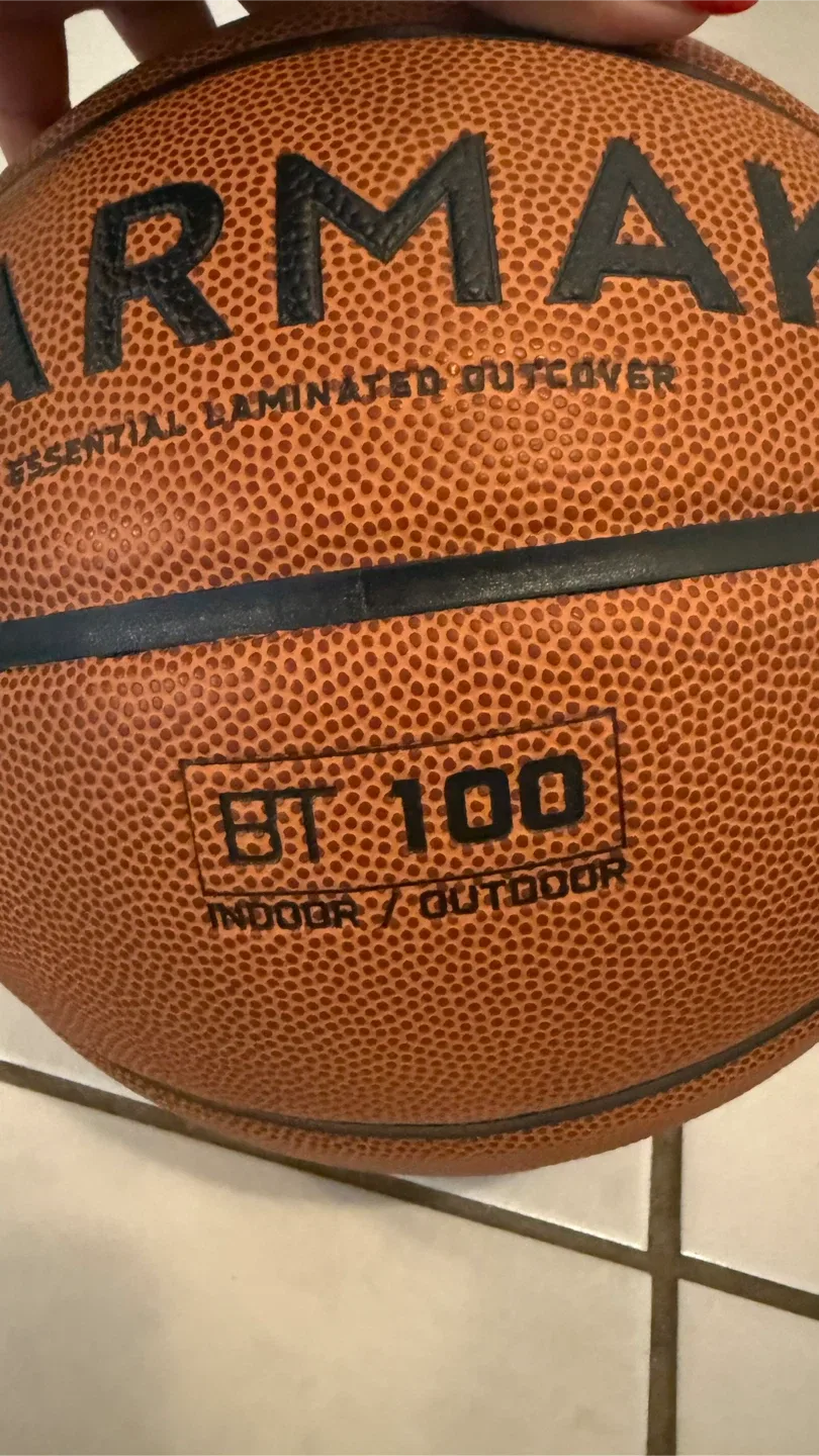Tarmak BT100 Basketball (Size 6) with Pump image indicator(2)