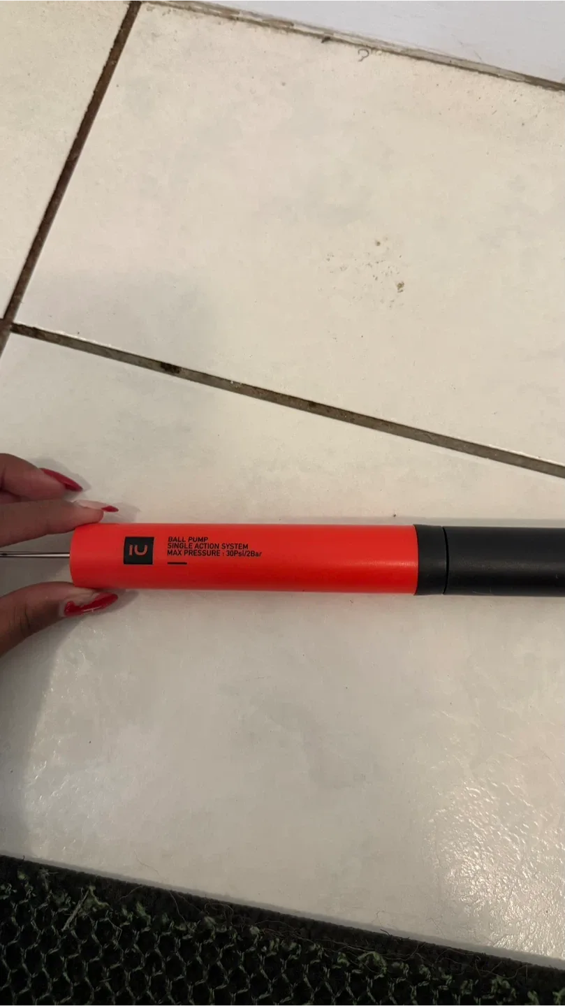 Tarmak BT100 Basketball (Size 6) with Pump image indicator(4)