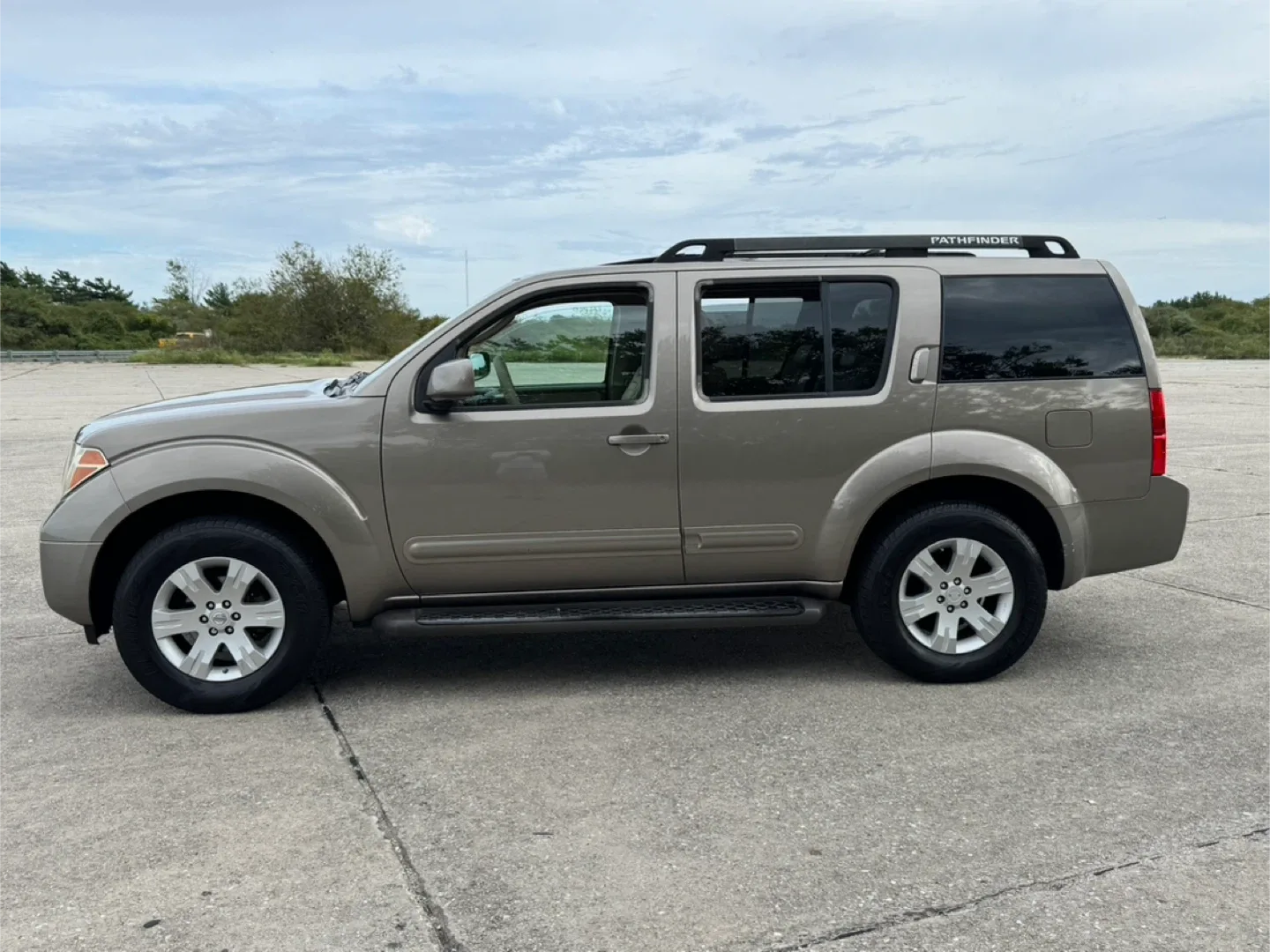 06 Nissan Pathfinder SUV SL image indicator(3)