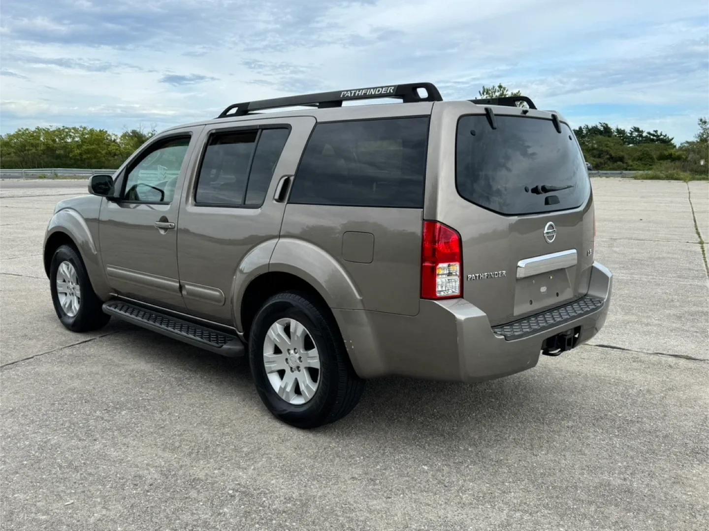 06 Nissan Pathfinder SUV SL image indicator(5)