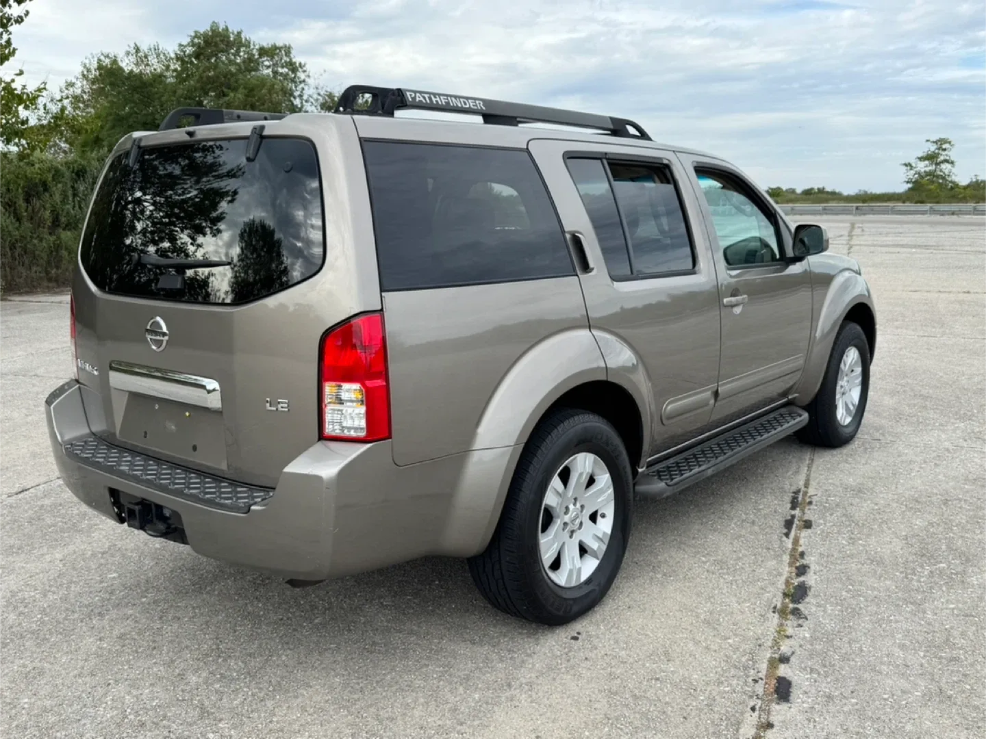 06 Nissan Pathfinder SUV SL image indicator(2)