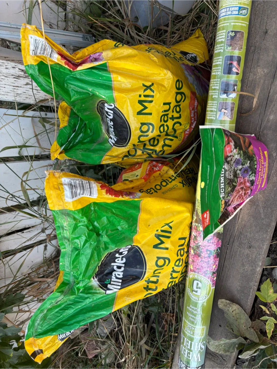Miracle-Gro Potting Mix & Schmidt Plant Food thumbnail