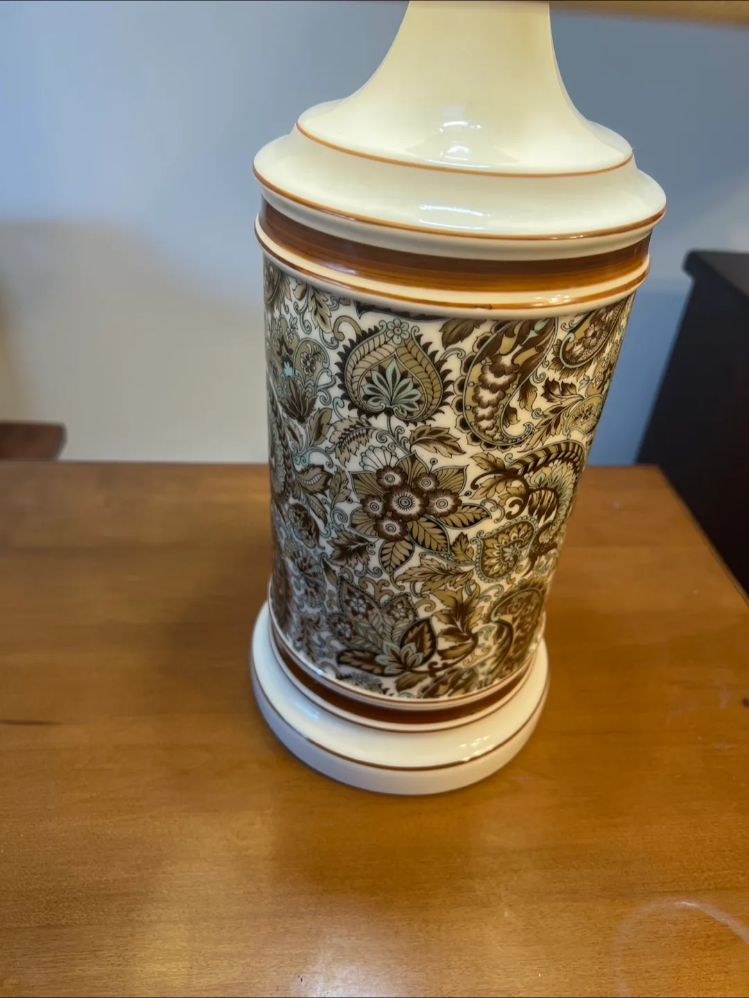 pair of Vintage Floral Patterned Table Lamp image indicator(4)