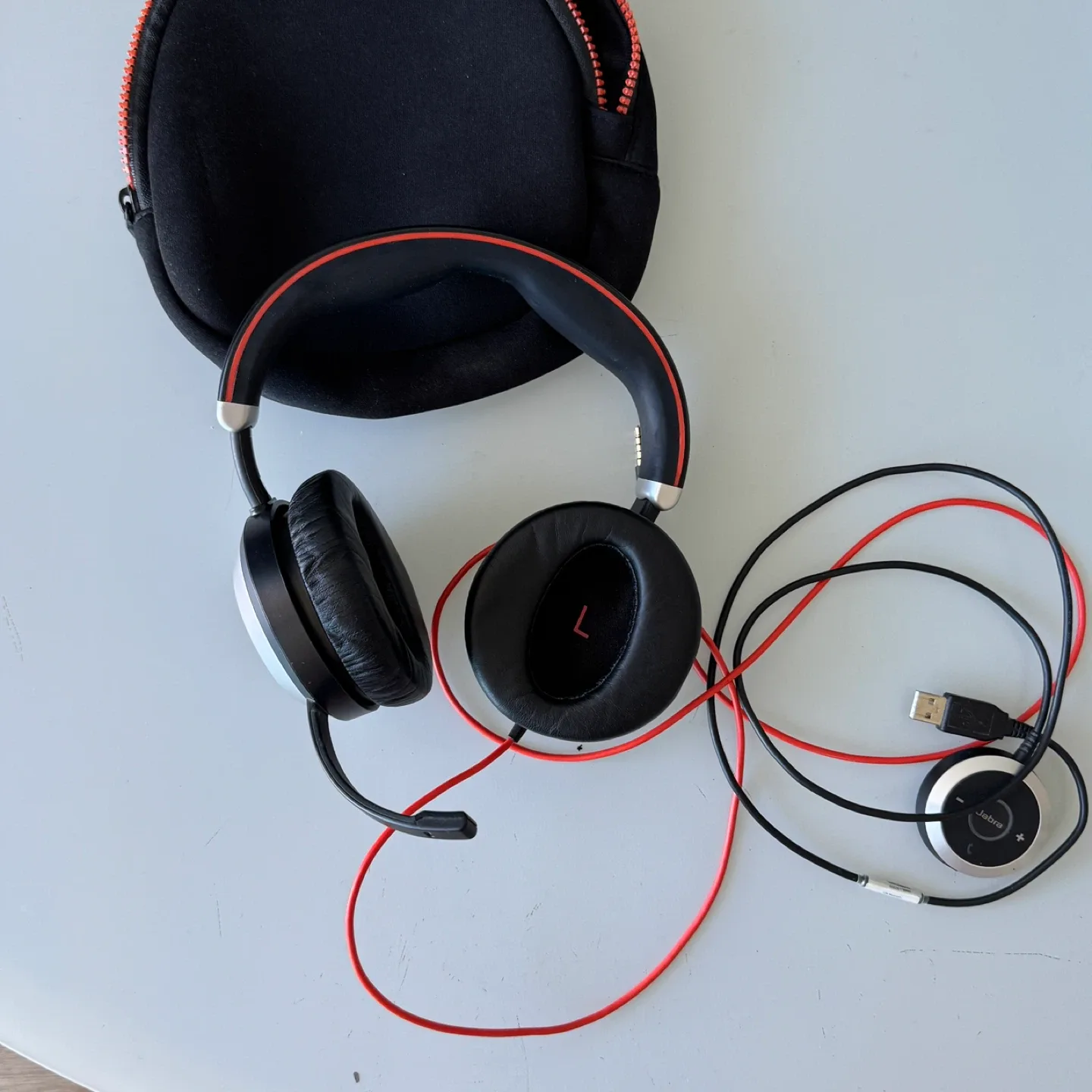 Jabra Evolve 80 Stereo Active Noise-Cancelling Headset image indicator(3)