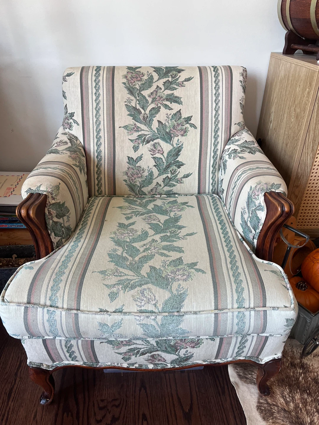 Upholstered Armchair with Floral Pattern - photo 2