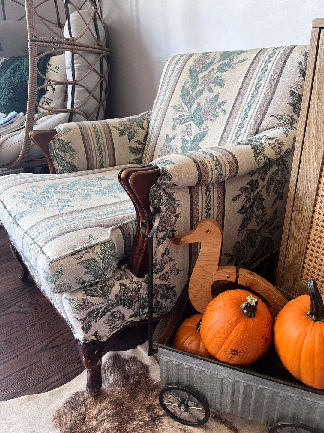 Upholstered Armchair with Floral Pattern - photo 4