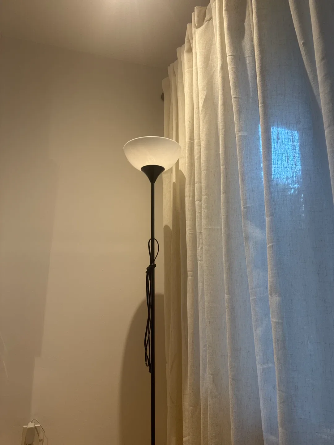 IKEA TÅGARP Floor Uplighter Lamp - Black/White image indicator(2)