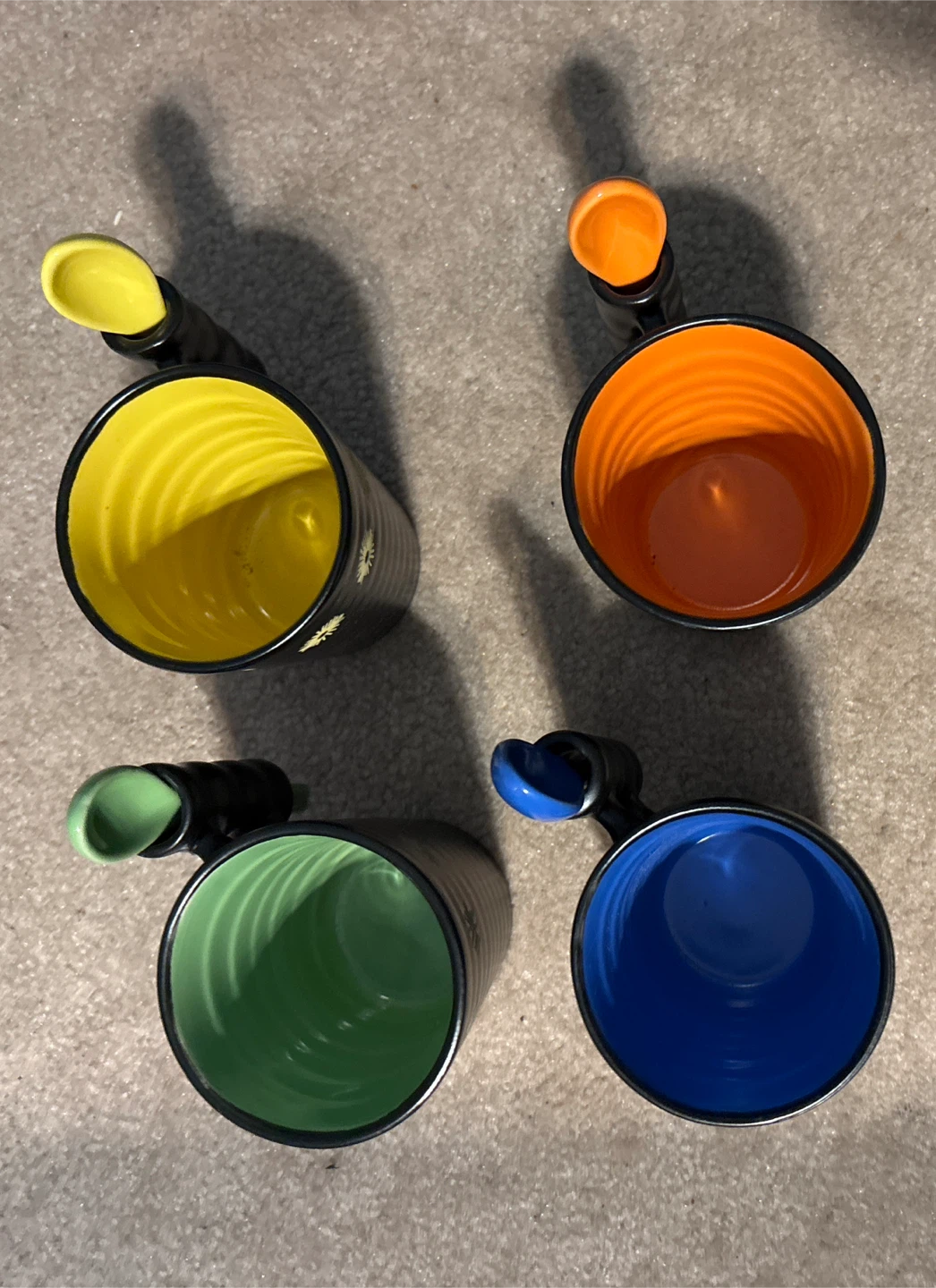 Set of 4 Colourful Mugs with Spoons .. unique design! 🥕 - photo 2