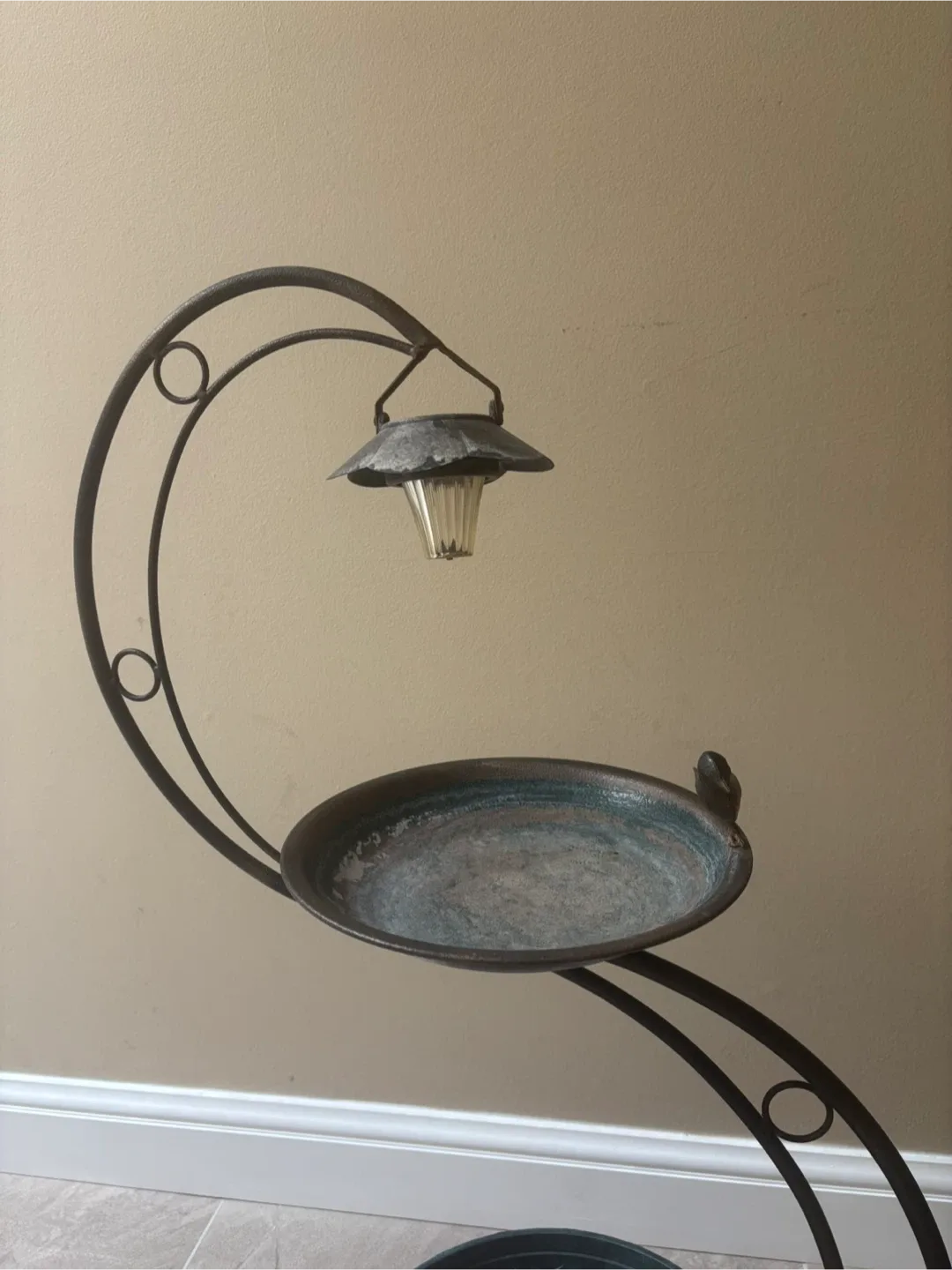 Vintage Metal Bird Bath with Solar Light image indicator(3)
