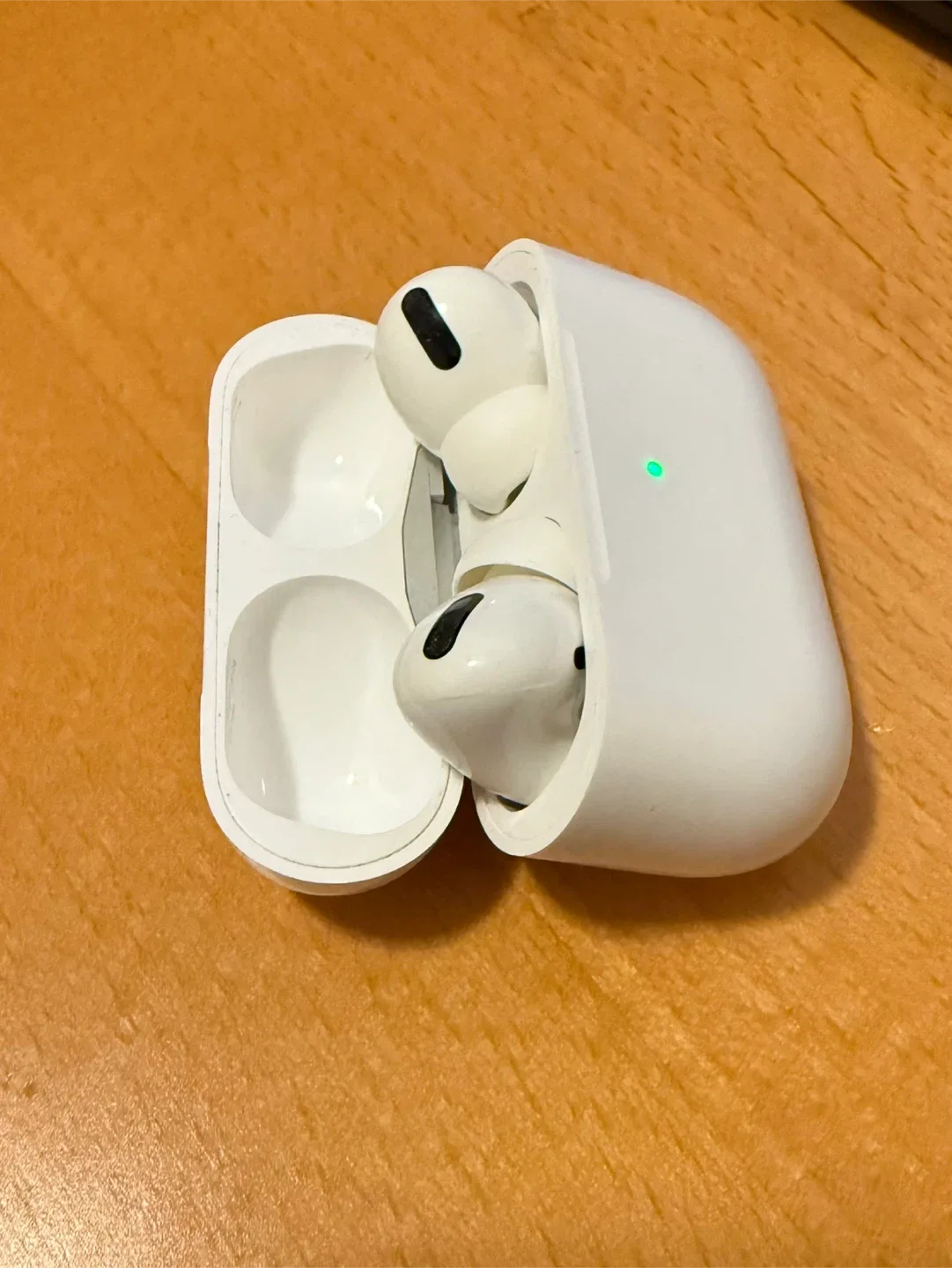 Apple AirPods Pro (1st generation) image indicator(2)