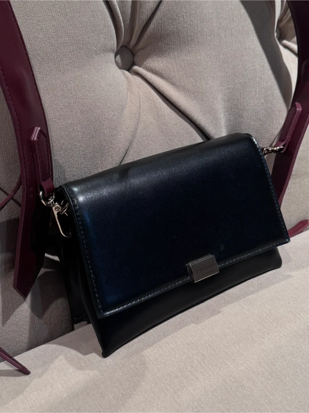 Black Leather Crossbody Bag image indicator(2)