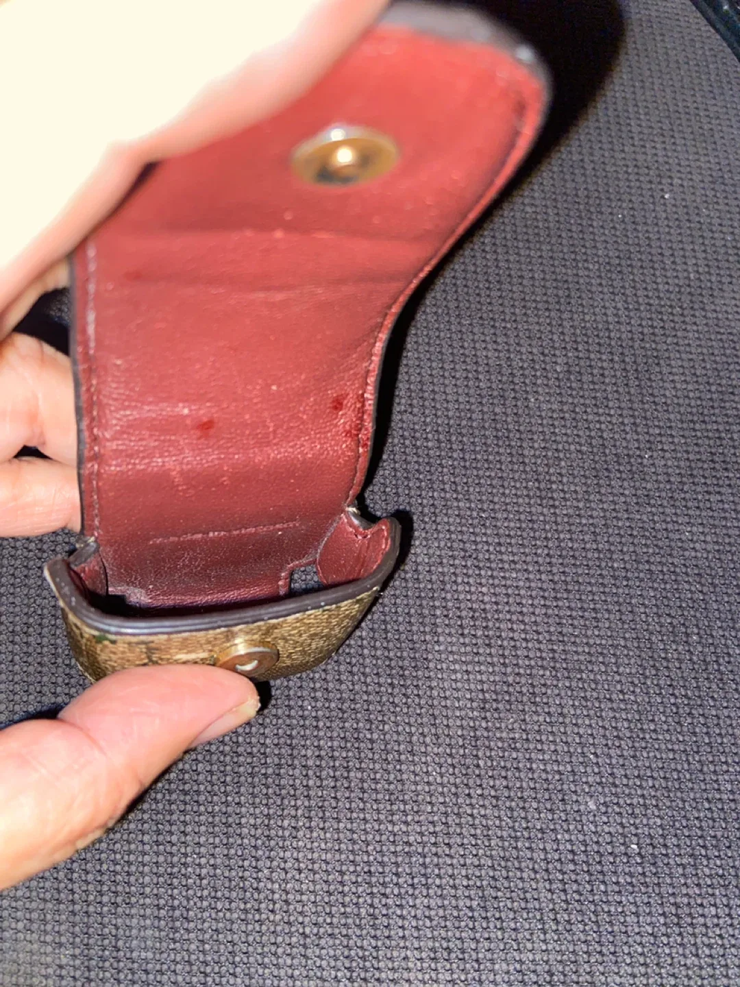 Coach Floral Airpod Case image indicator(4)