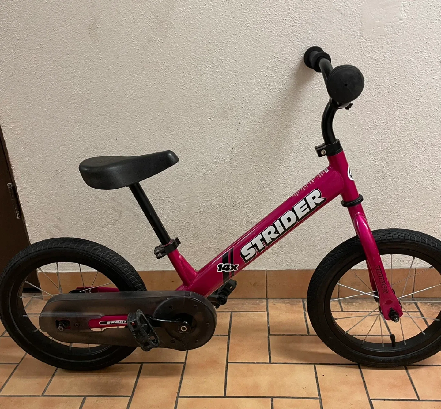 Strider 14x Sport Balance Bike - Pink