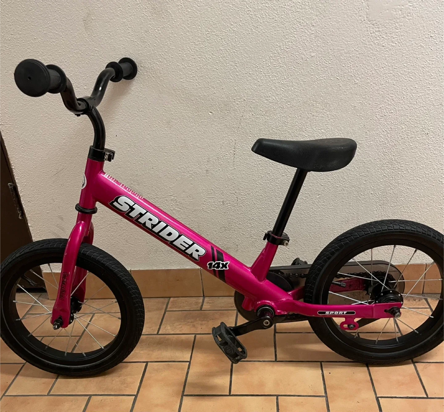 Strider 14x Sport Balance Bike - Pink image indicator(2)