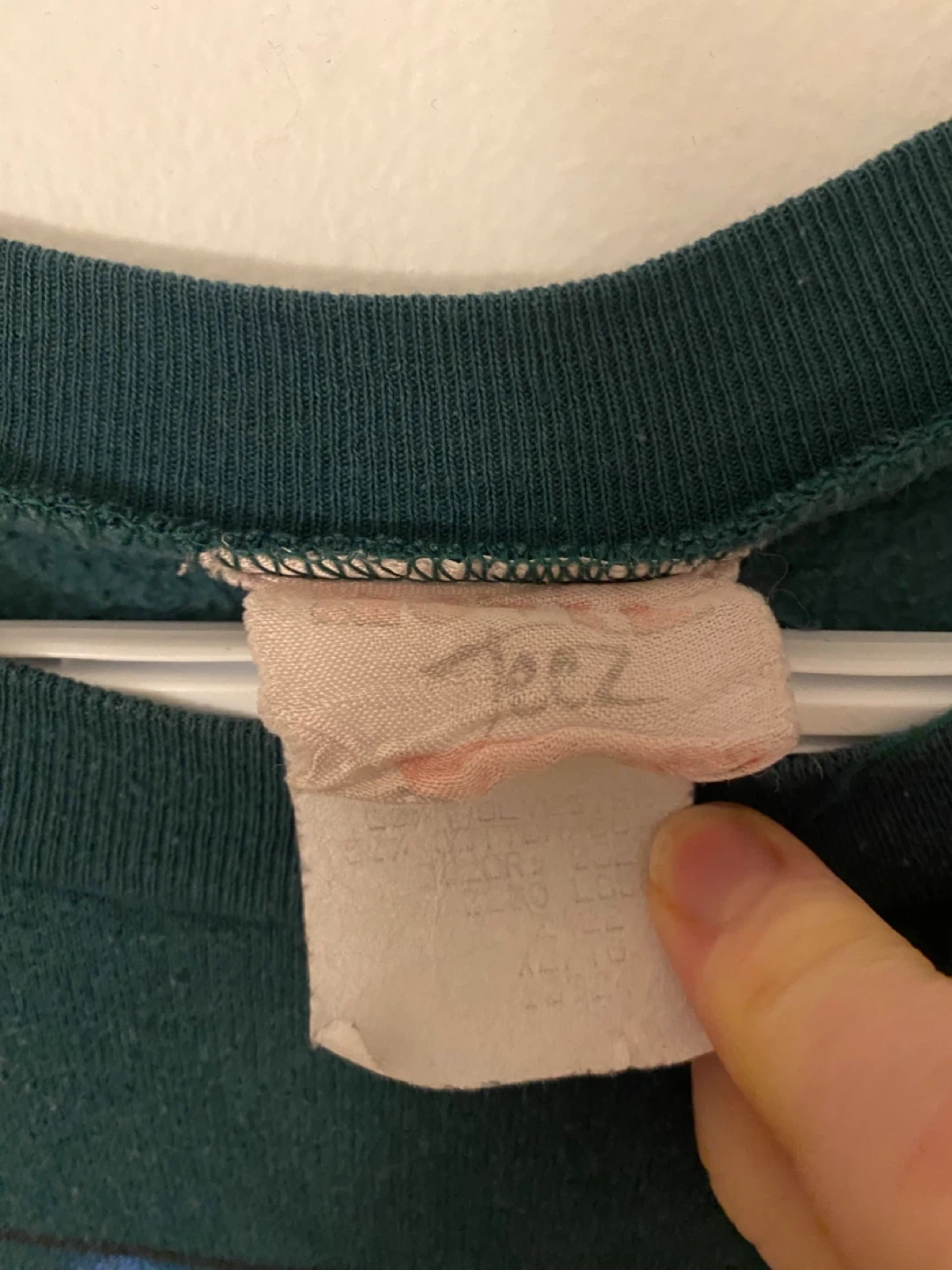 Vintage Taz Tasmanian Devil Crewneck Sweatshirts! - photo 3