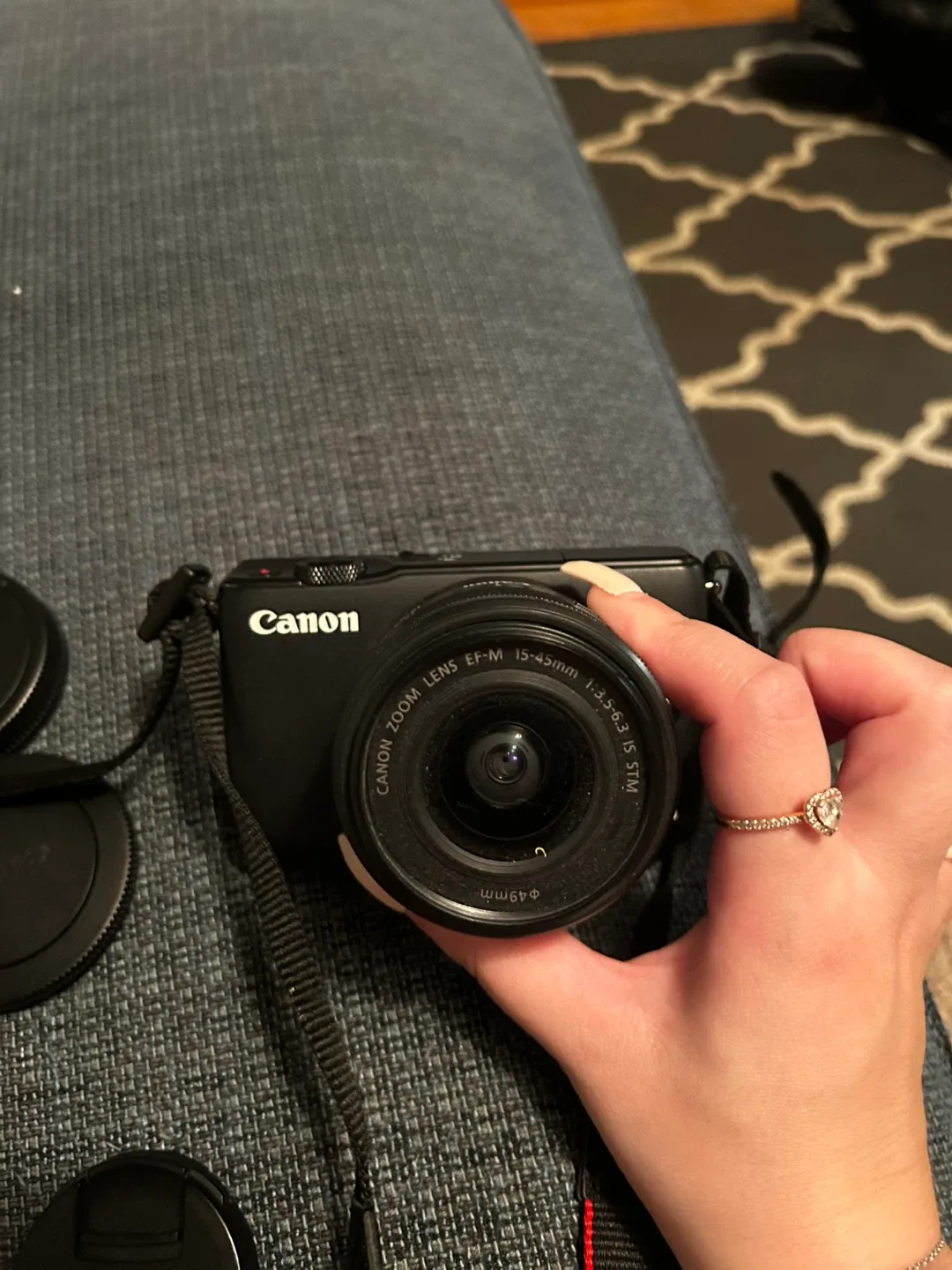 Canon EOS M 10 Mirrorless Camera🥕 image indicator(2)