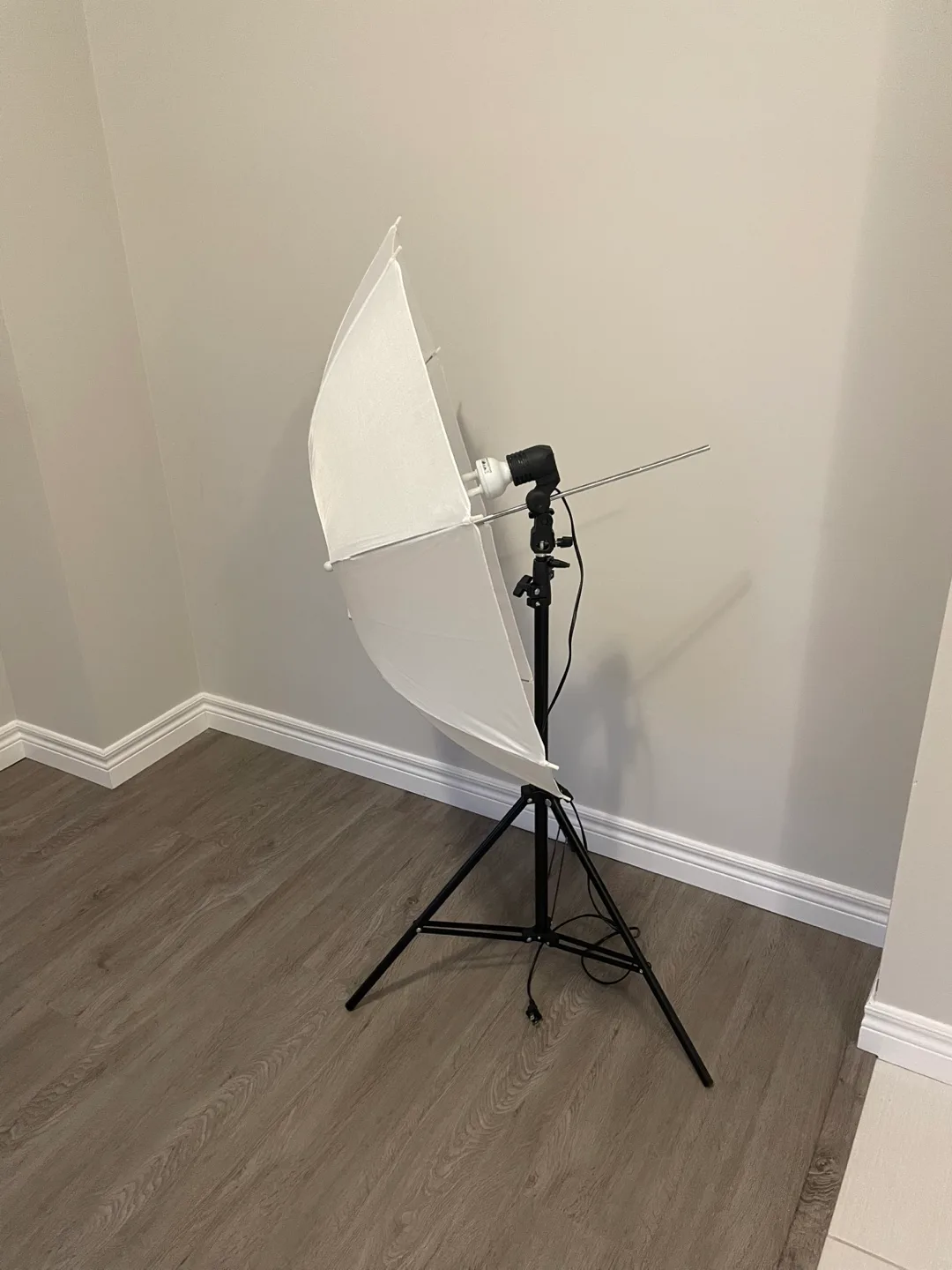 Photography Studio Lighting Umbrella with Stand thumbnail