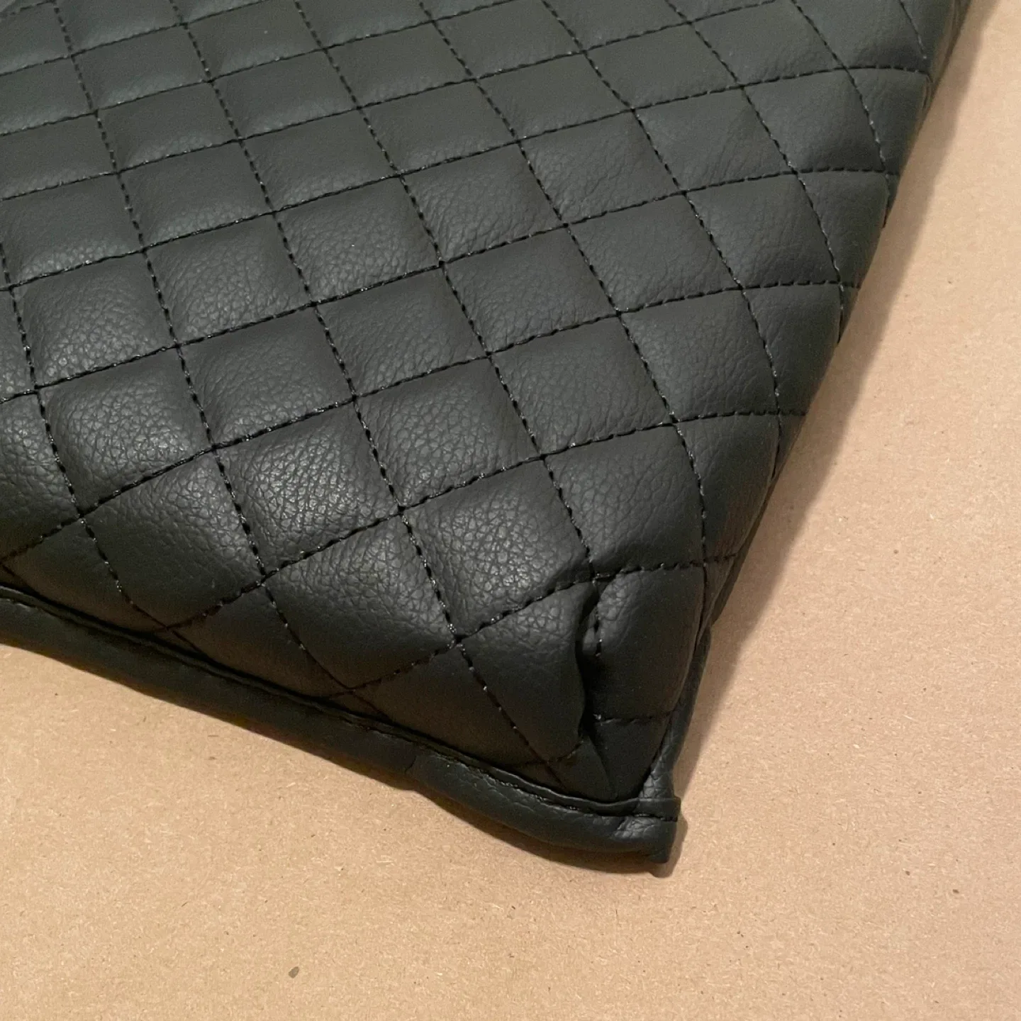 Tesla Model 3/Y Diamond-Stitch Armrest Cover image indicator(8)