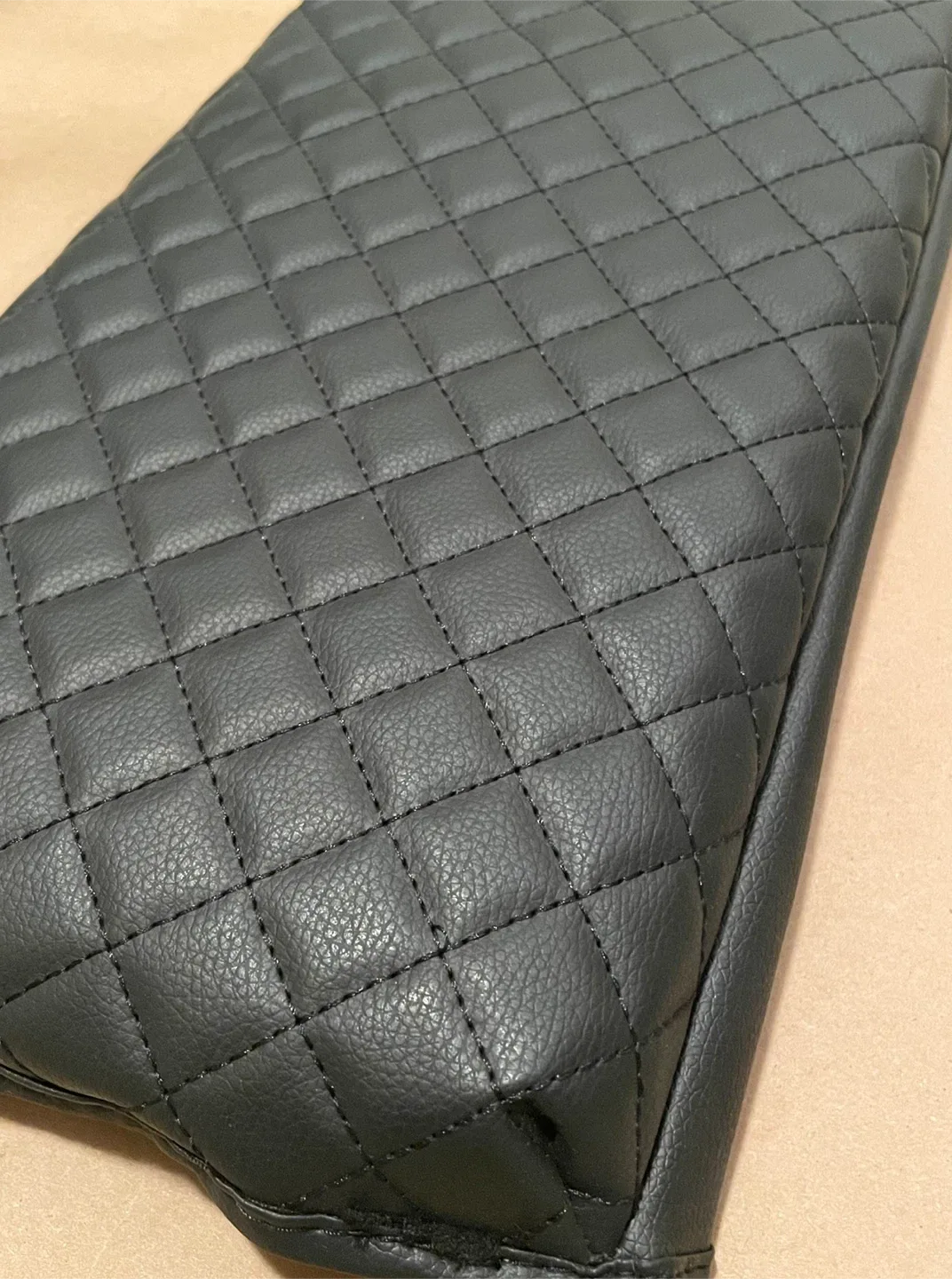 Tesla Model 3/Y Diamond-Stitch Armrest Cover image indicator(5)