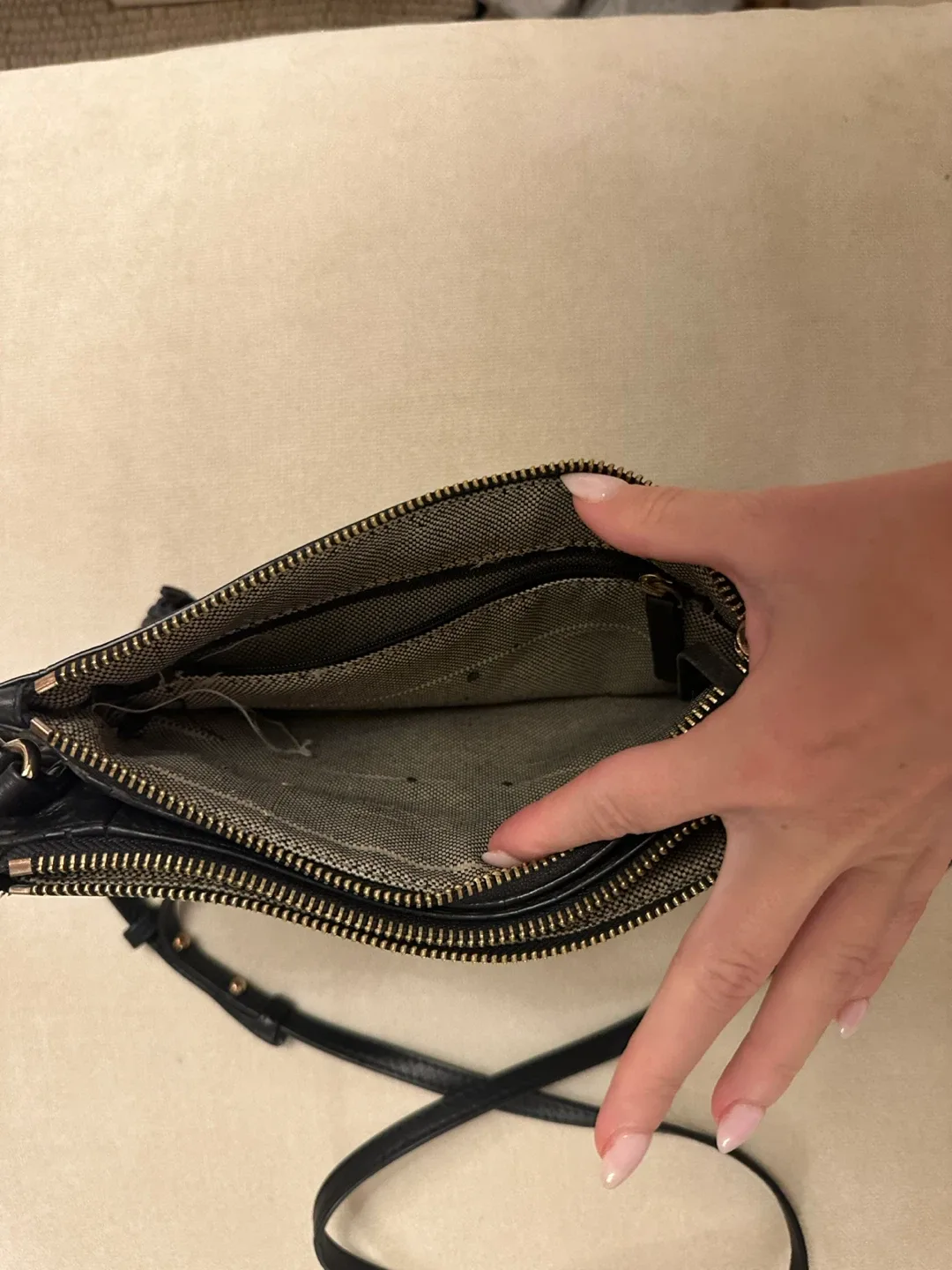 Vince Camuto Black Leather Crossbody Bag image indicator(6)