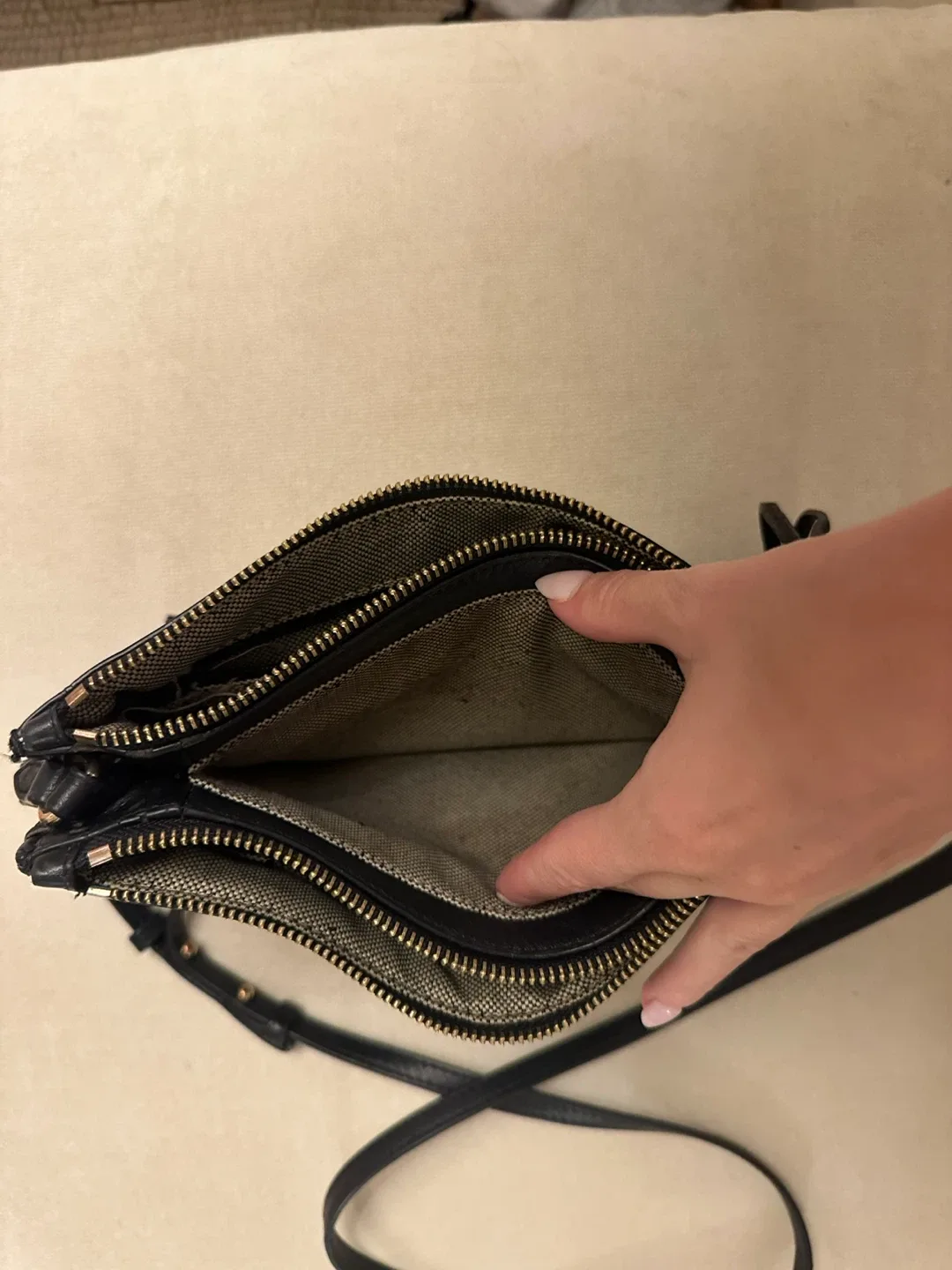 Vince Camuto Black Leather Crossbody Bag image indicator(7)