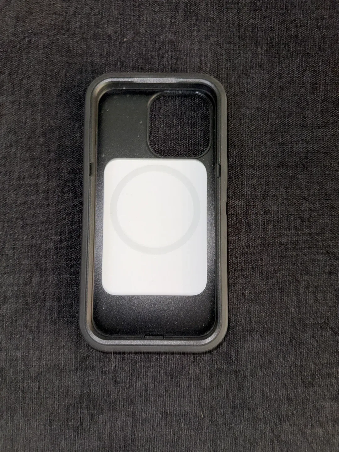 iPhone 11 Pro Otter Box phone cover image indicator(2)