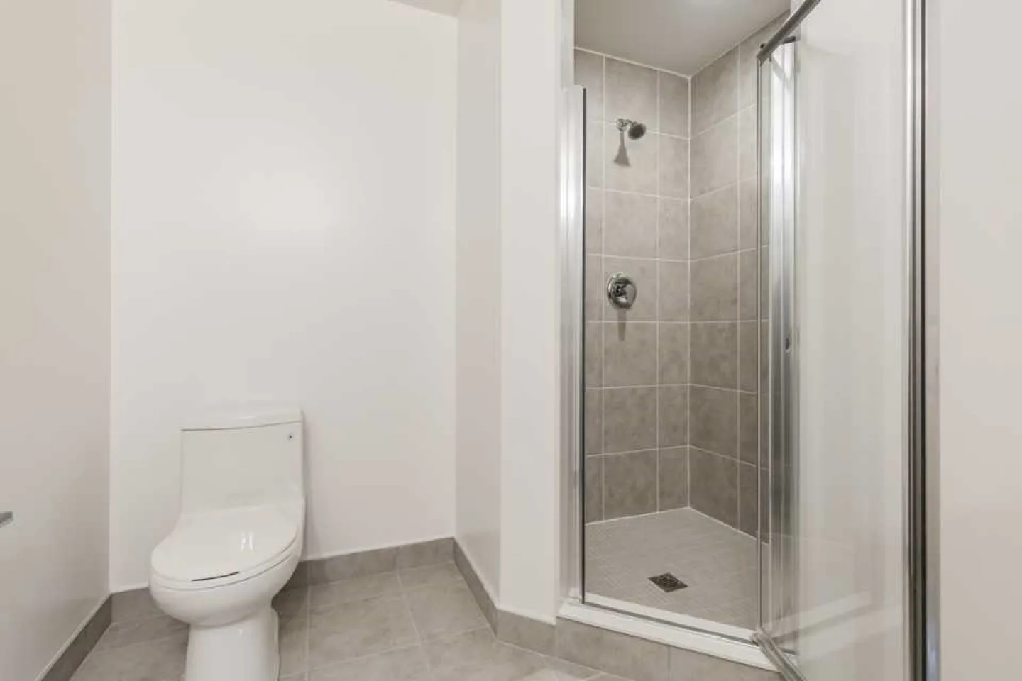 1 Bedroom + 1 Den Condo Unit for rent image indicator(8)