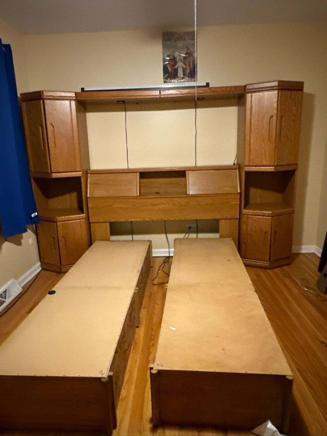 Queen wooden bed room set