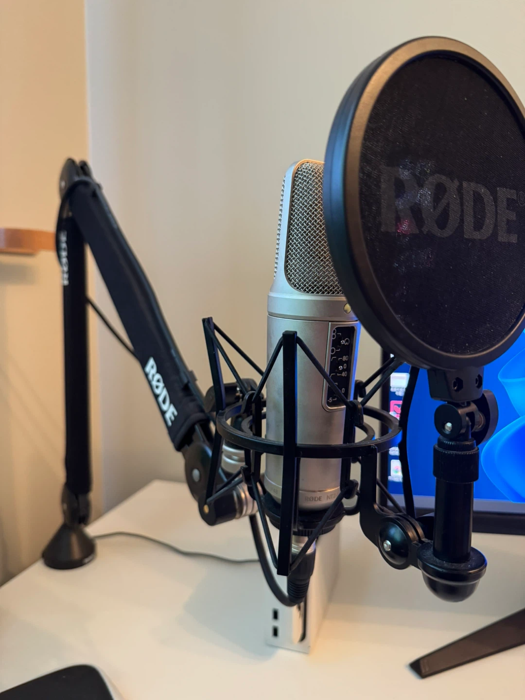 Rode NT2-A Microphone with PSA1 Boom Arm & Pop Filter