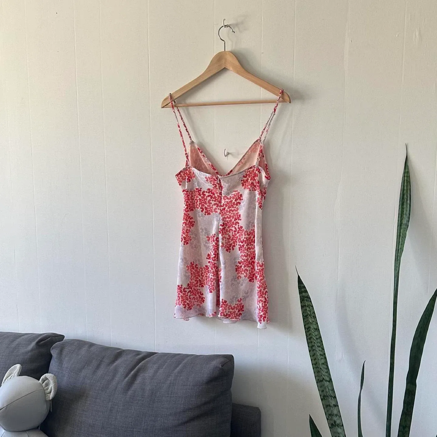 Red and white floral v-neck cami top image indicator(4)