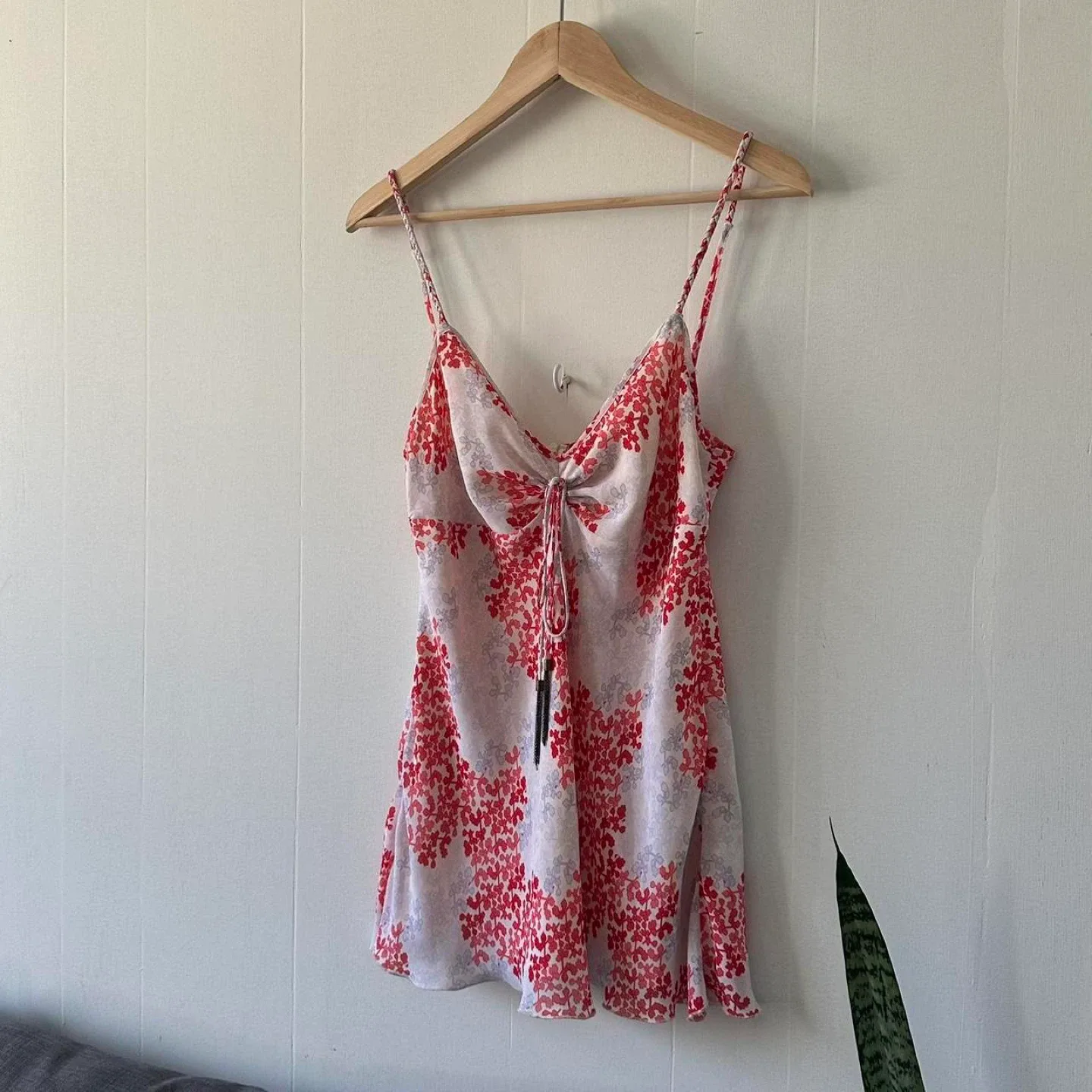 Red and white floral v-neck cami top image indicator(2)