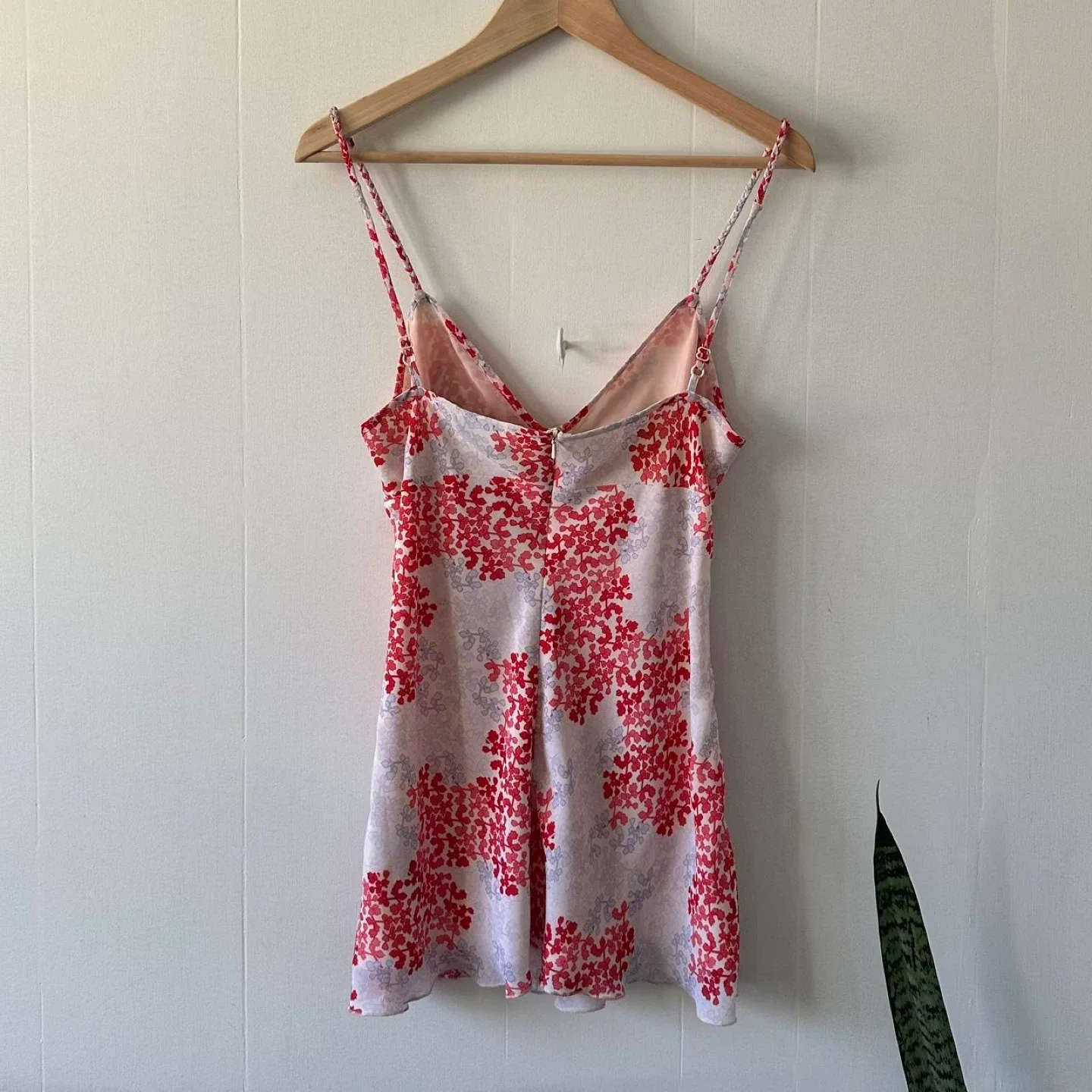 Red and white floral v-neck cami top image indicator(6)