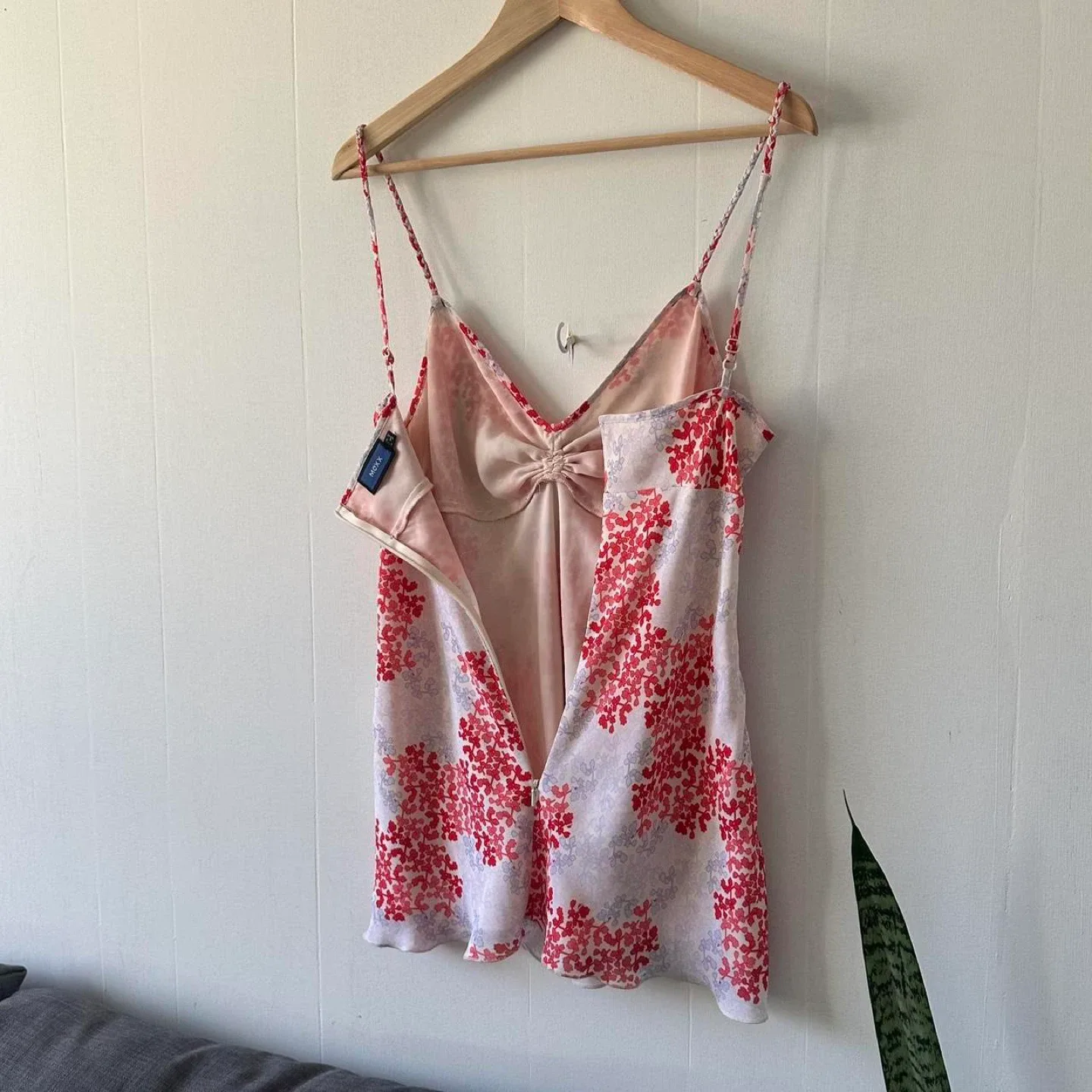 Red and white floral v-neck cami top image indicator(7)