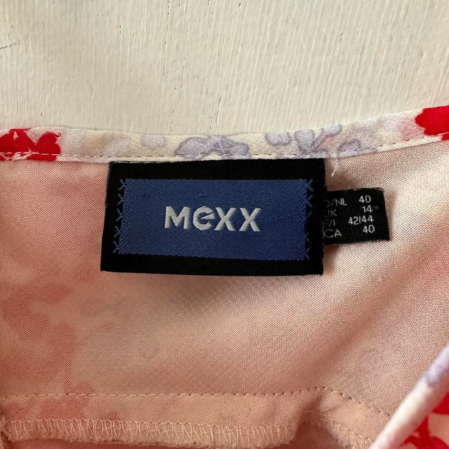 Red and white floral v-neck cami top image indicator(8)