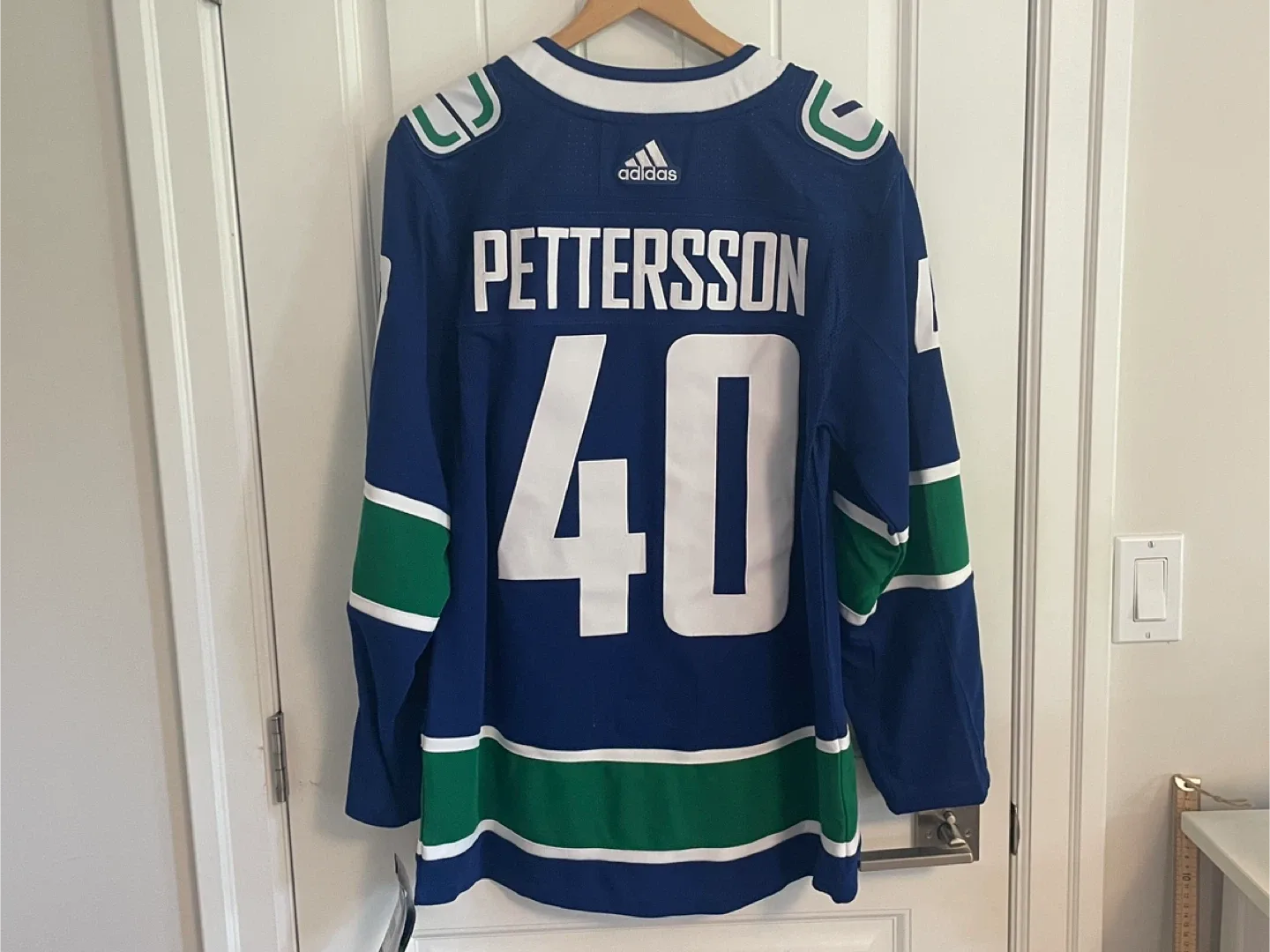 BNWT Adidas Vancouver Canucks Elias Pettersson Jersey 50 thumbnail