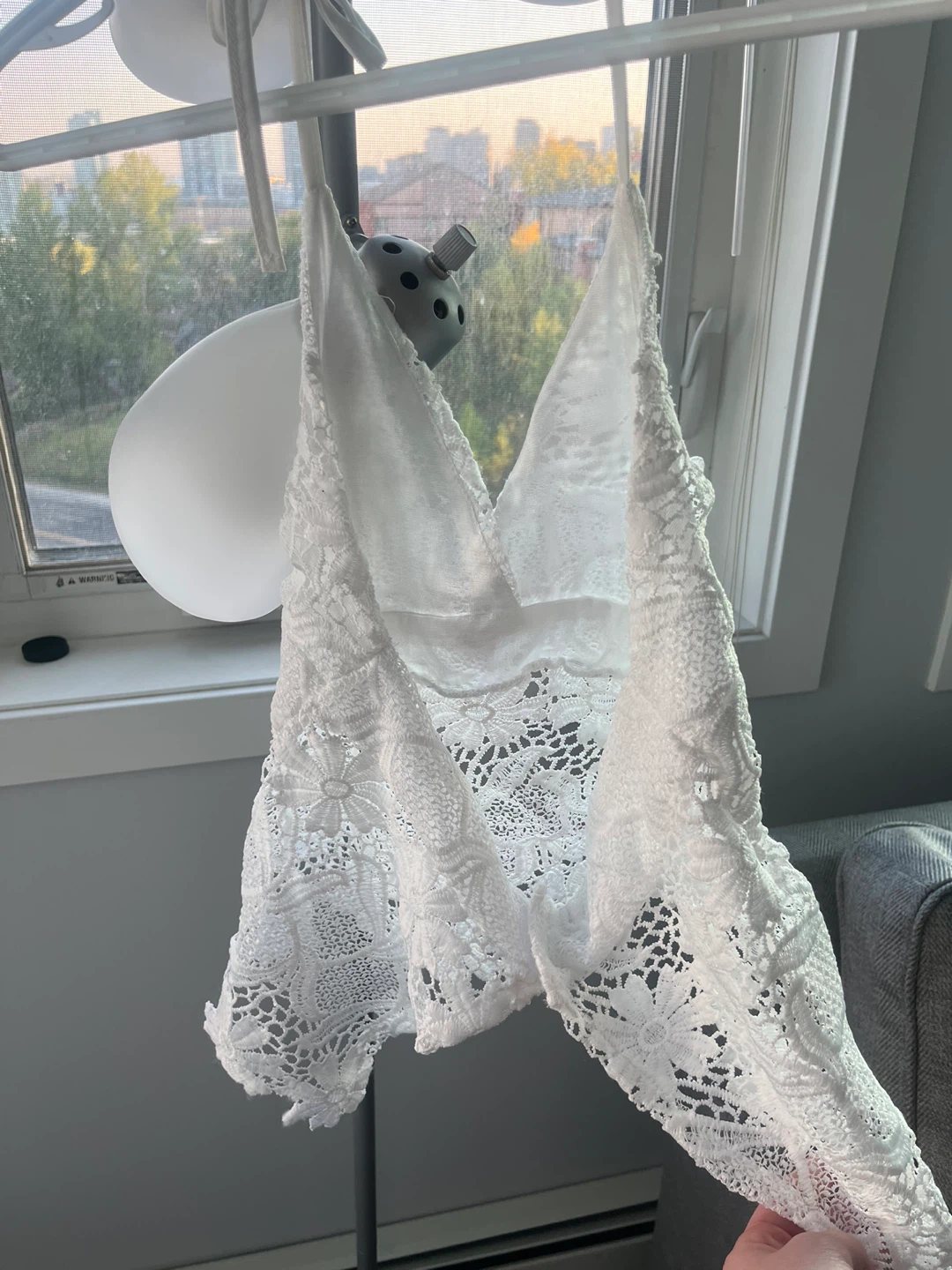 White Lace halter top size small - photo 3