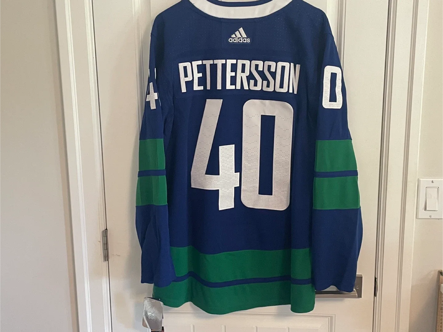 BNWT Adidas Vancouver Canucks Elias Pettersson Jersey 52 thumbnail