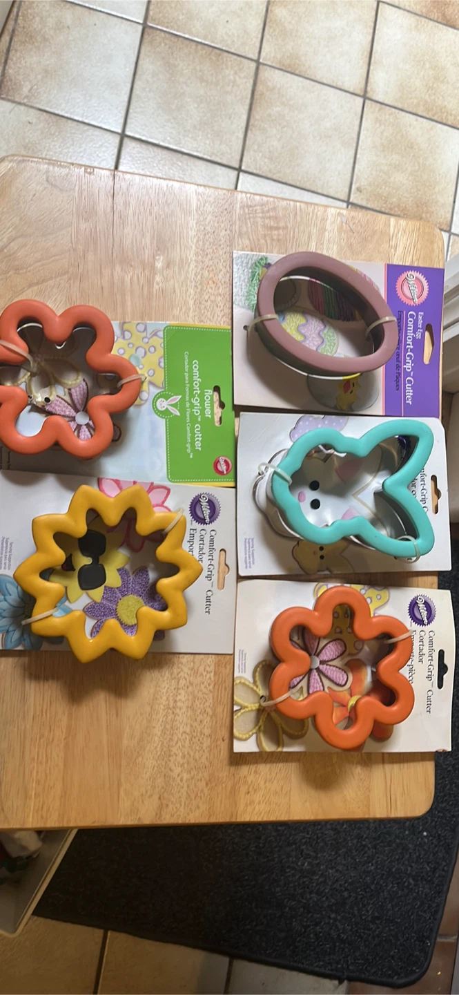 Wilton Comfort-Grip Cookie Cutters (5)