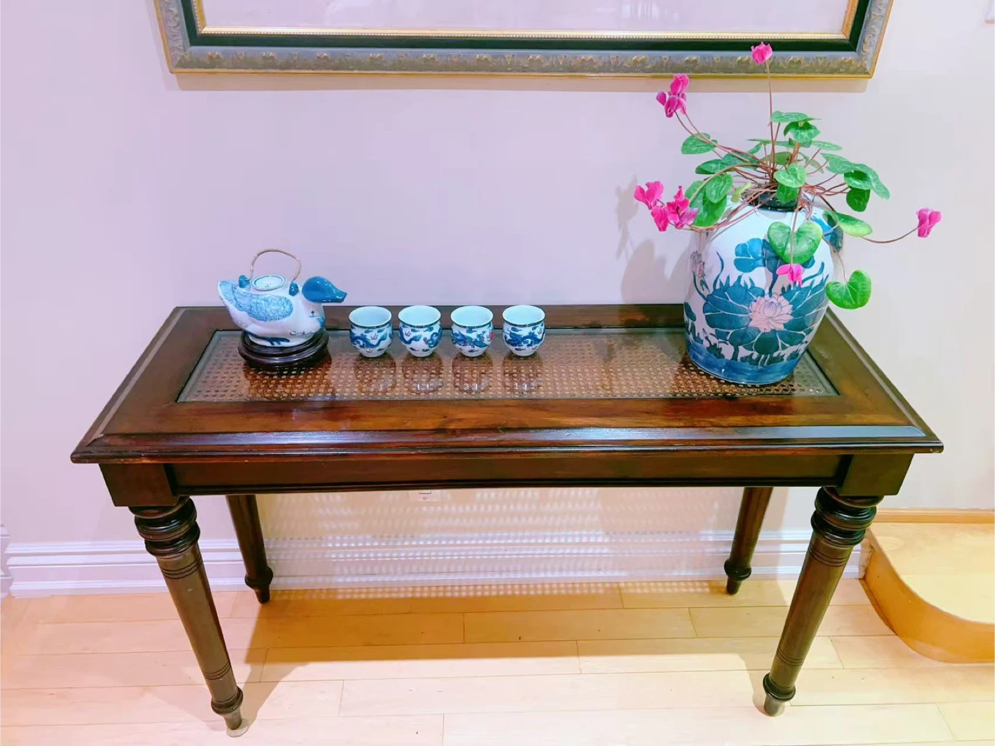 Hardwood elegant table for decoration - photo 2