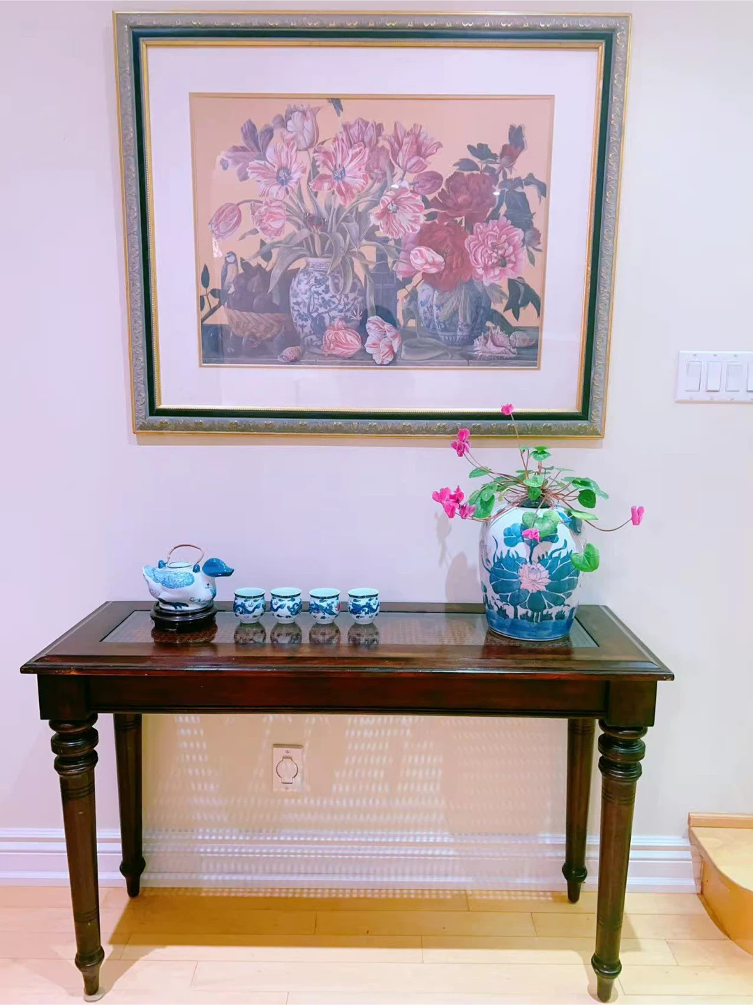 Hardwood elegant table for decoration
