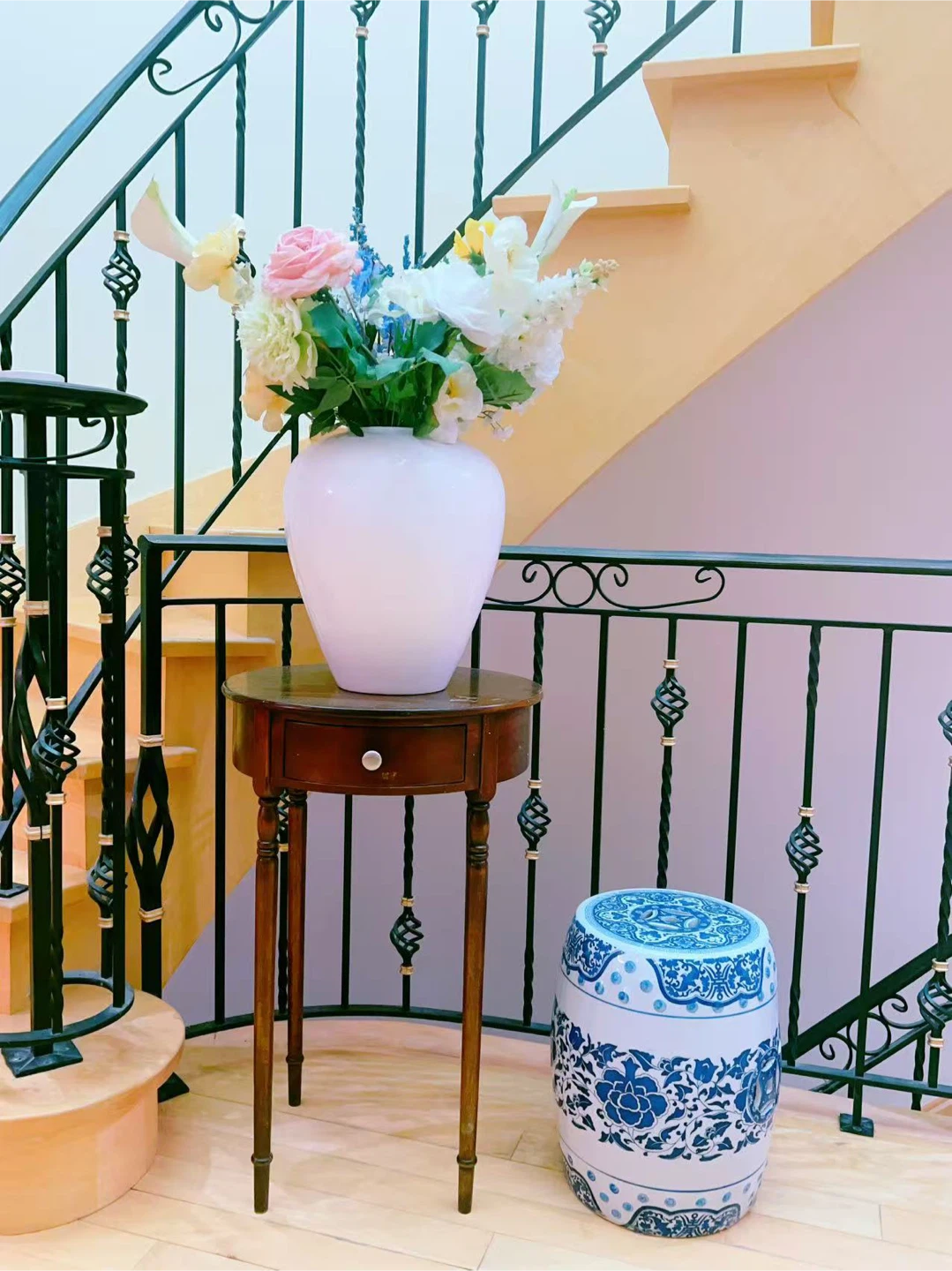 Elegant hardwood flower stand, with one drawer