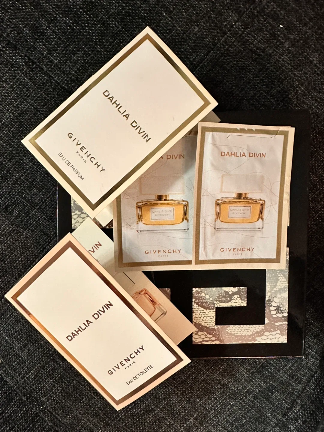Givenchy Dahlia Divin Perfume Samples image indicator(2)
