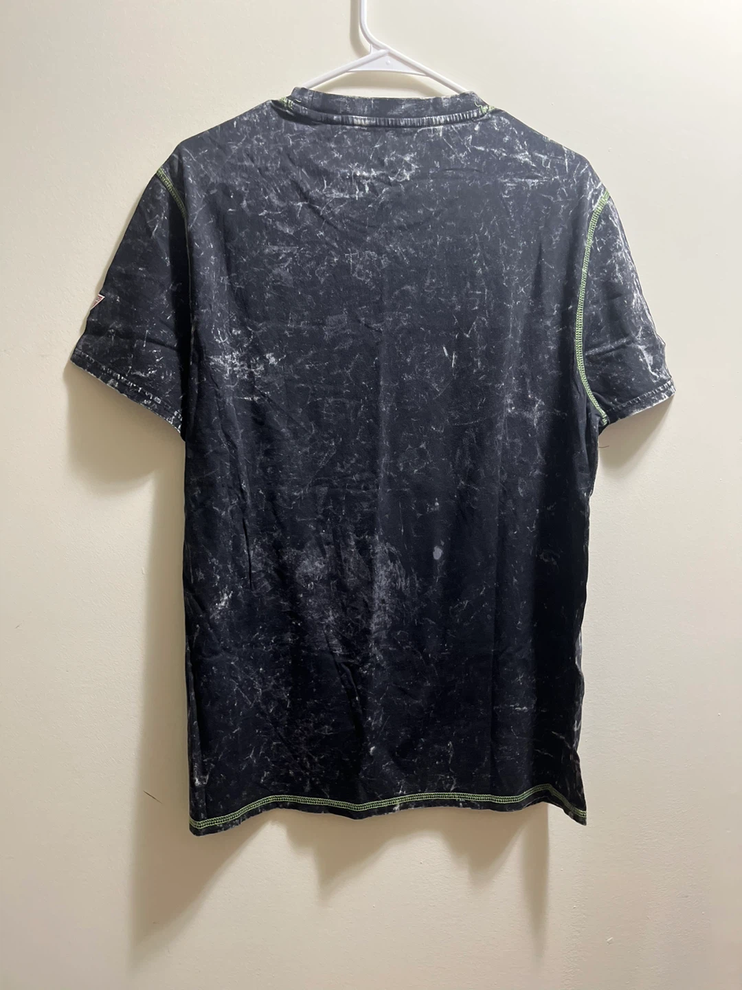 GUESS Black Graphic Men's Shirt sz M - photo 3