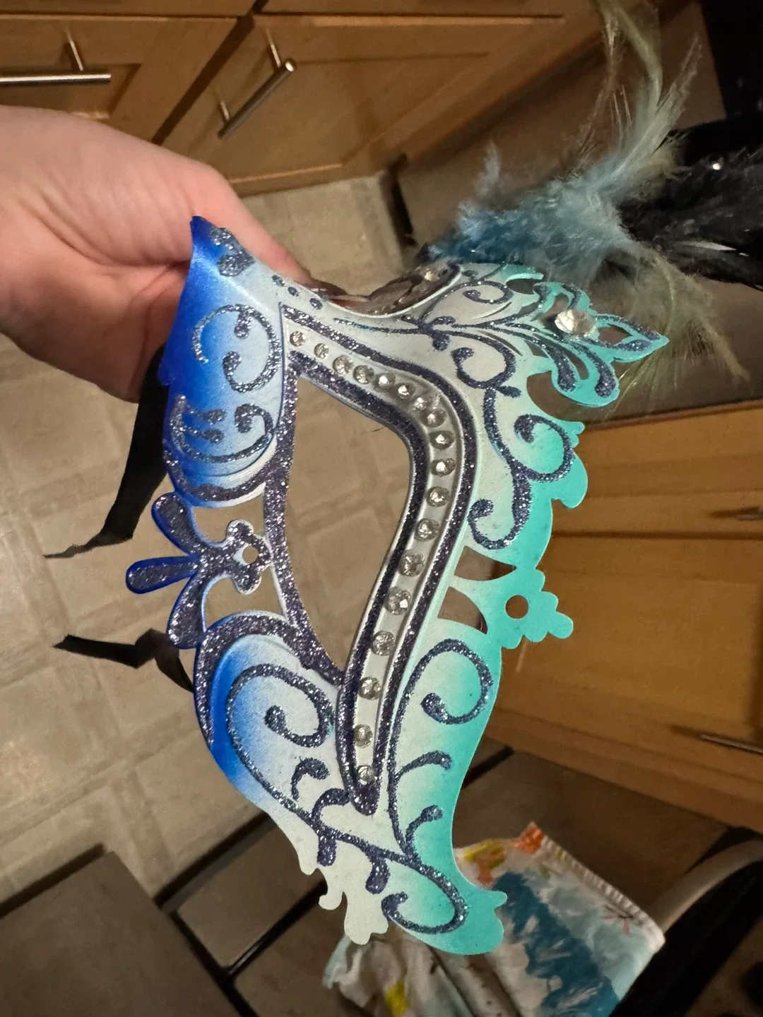 Masquerade Mask with Feathers image indicator(3)