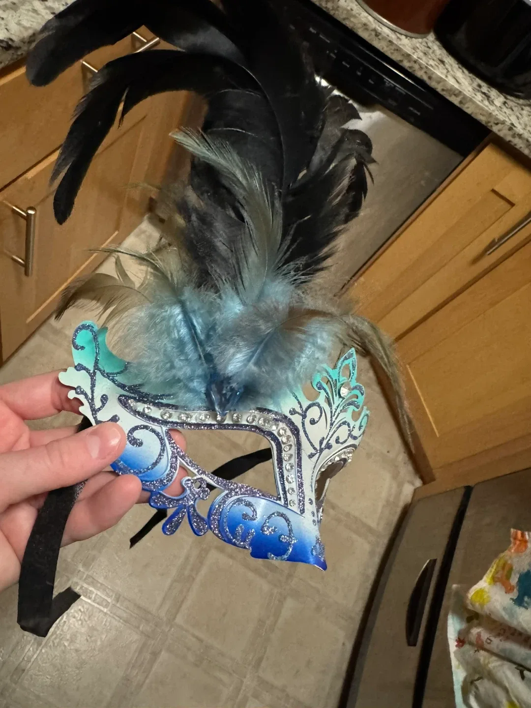 Masquerade Mask with Feathers image indicator(2)