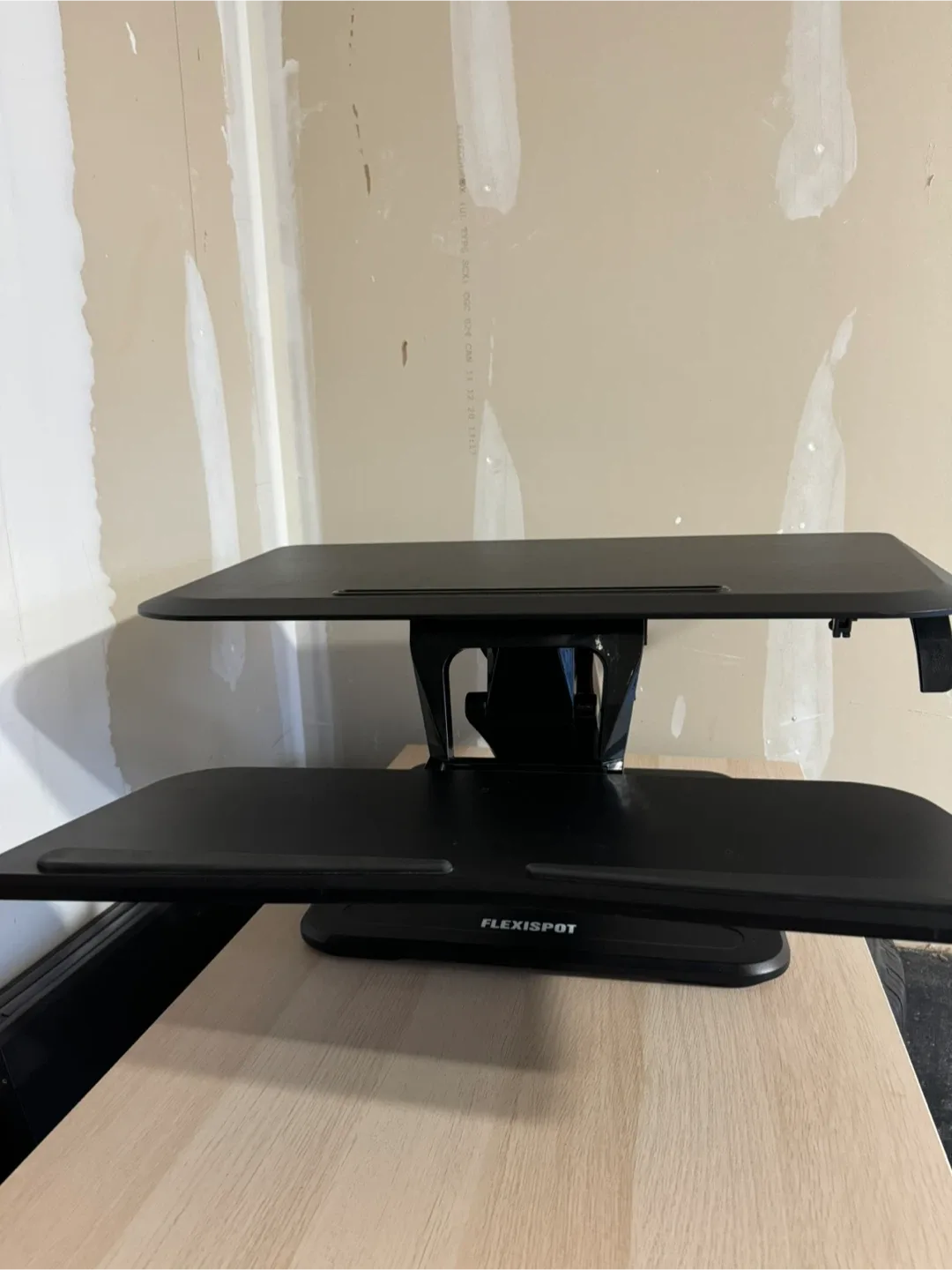 Flexispot Standing Desk Converter - Black image indicator(2)