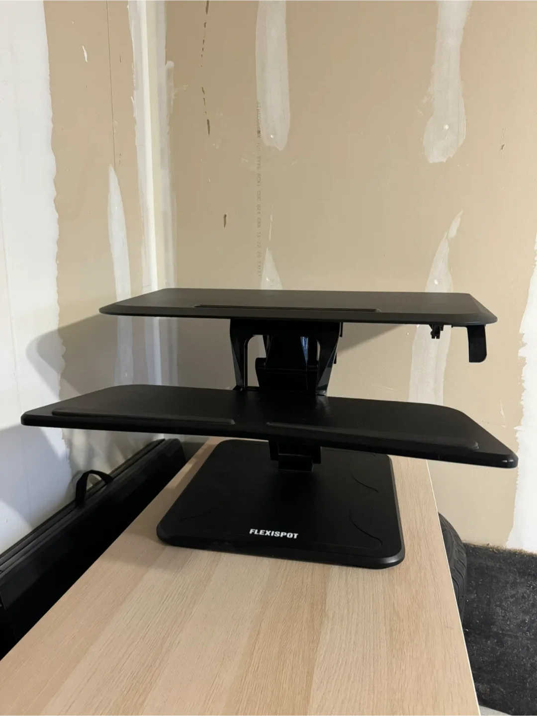 Flexispot Standing Desk Converter - Black image indicator(3)