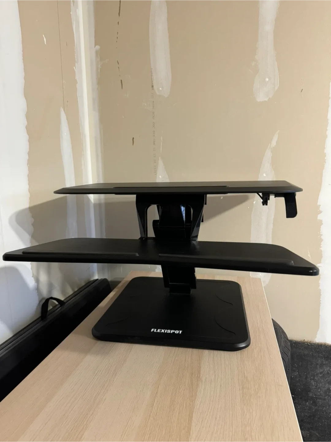 Flexispot Standing Desk Converter - Black image indicator(4)
