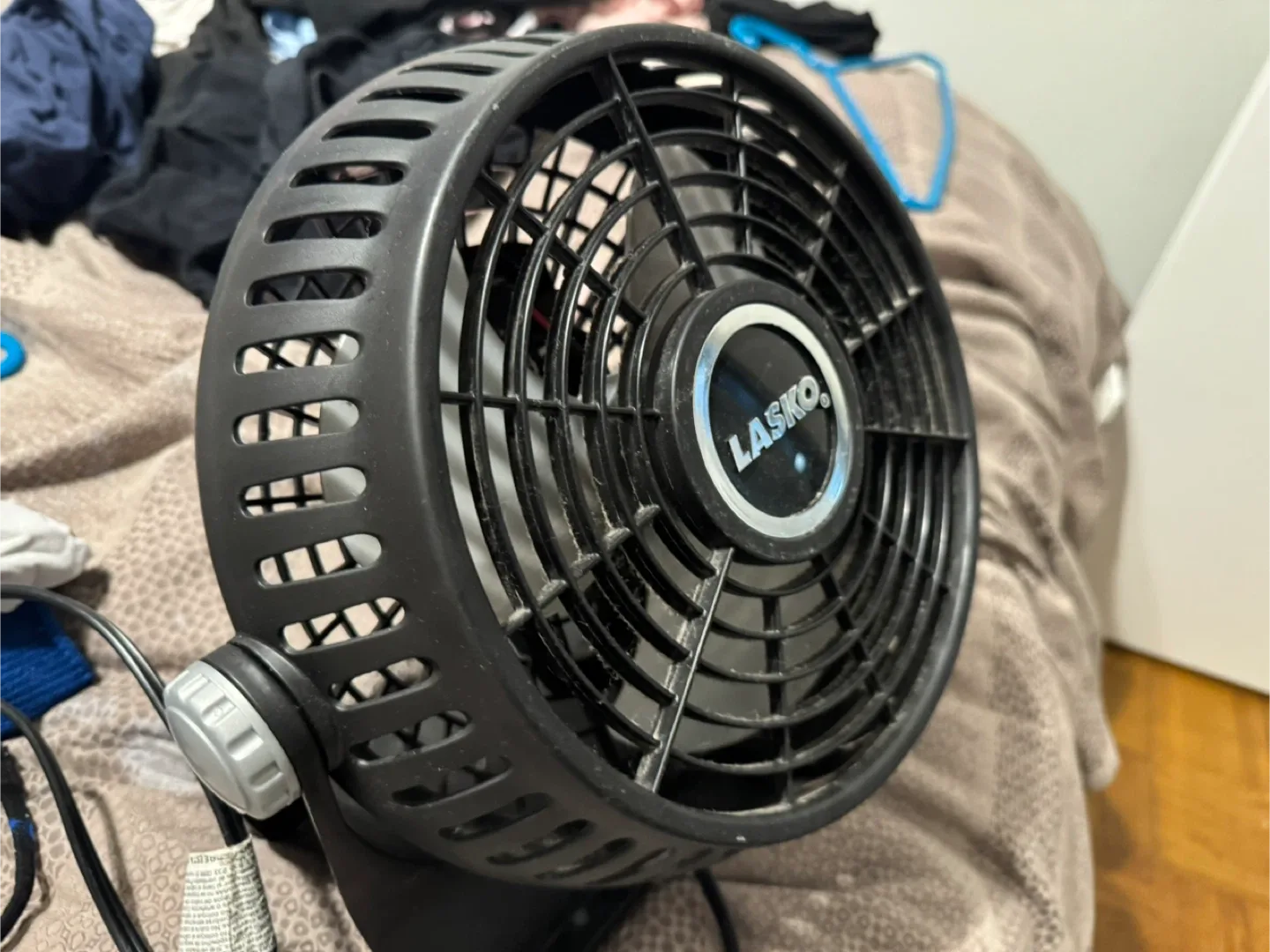 Lasko Tabletop Fan - Black image indicator(2)