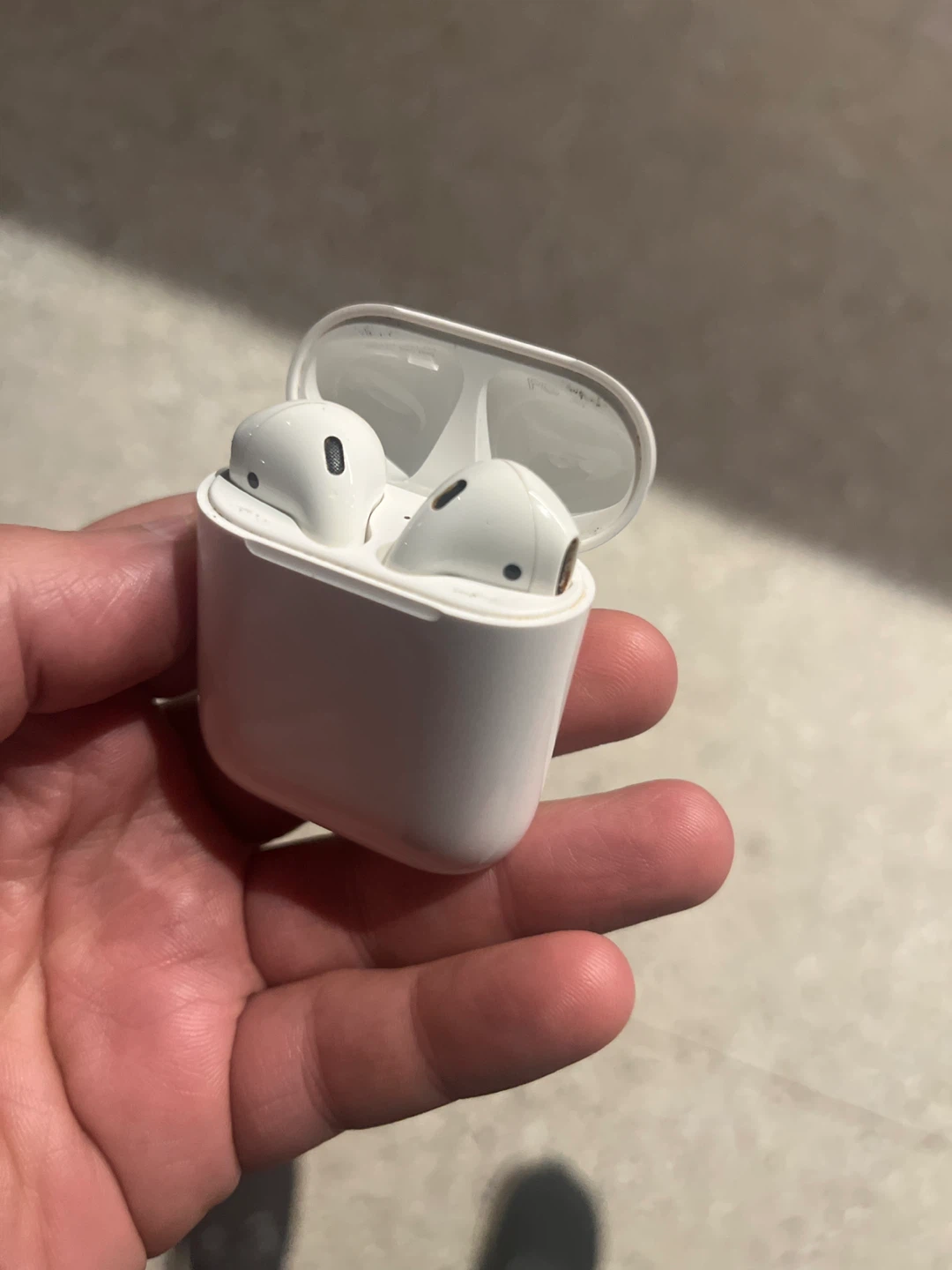 Apple AirPods (2nd generation)
